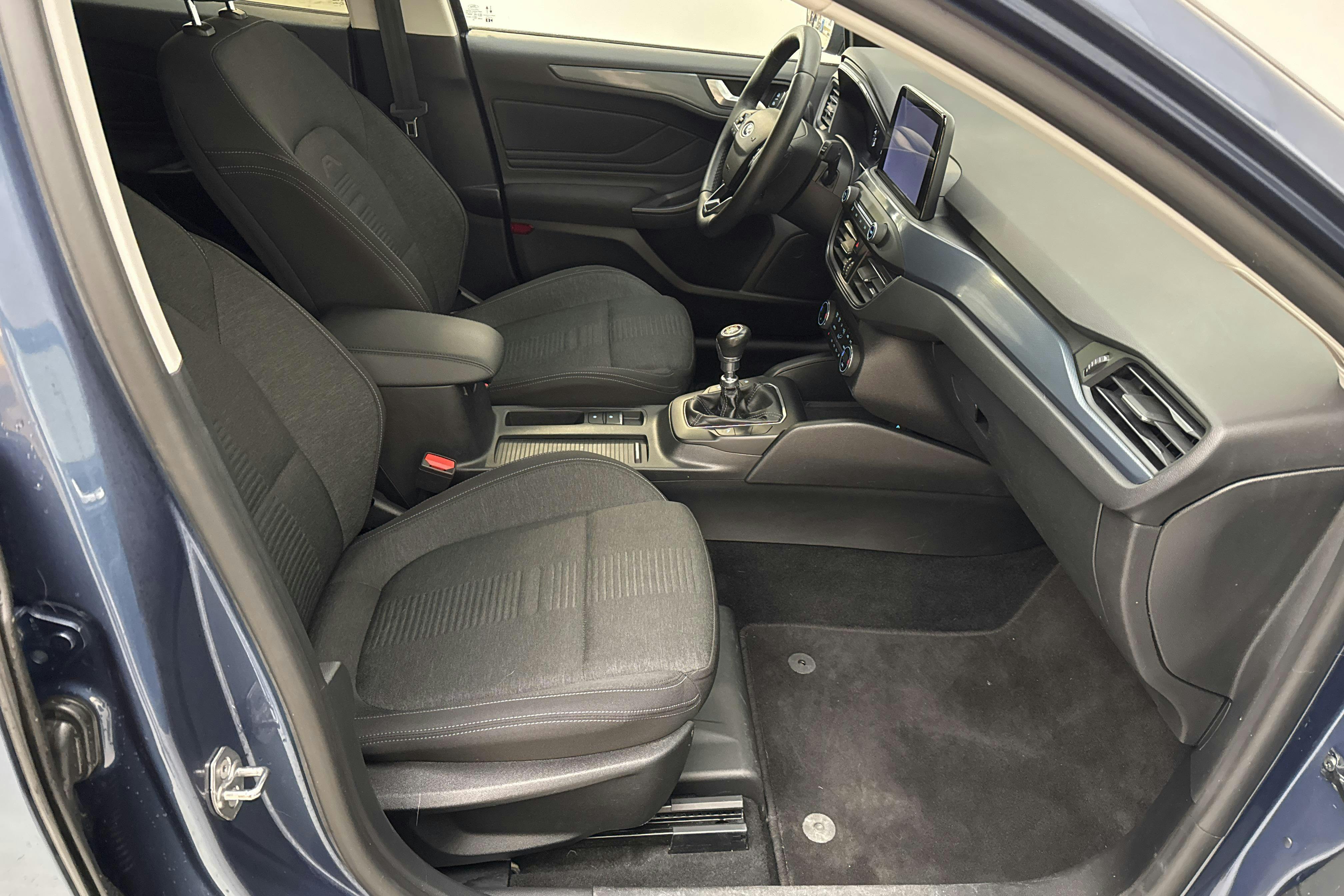 Ford Focus Active Kombi 1.0T EcoBoost MHEV (125hk) - 11 095 mil - Manuell - blå - 2021