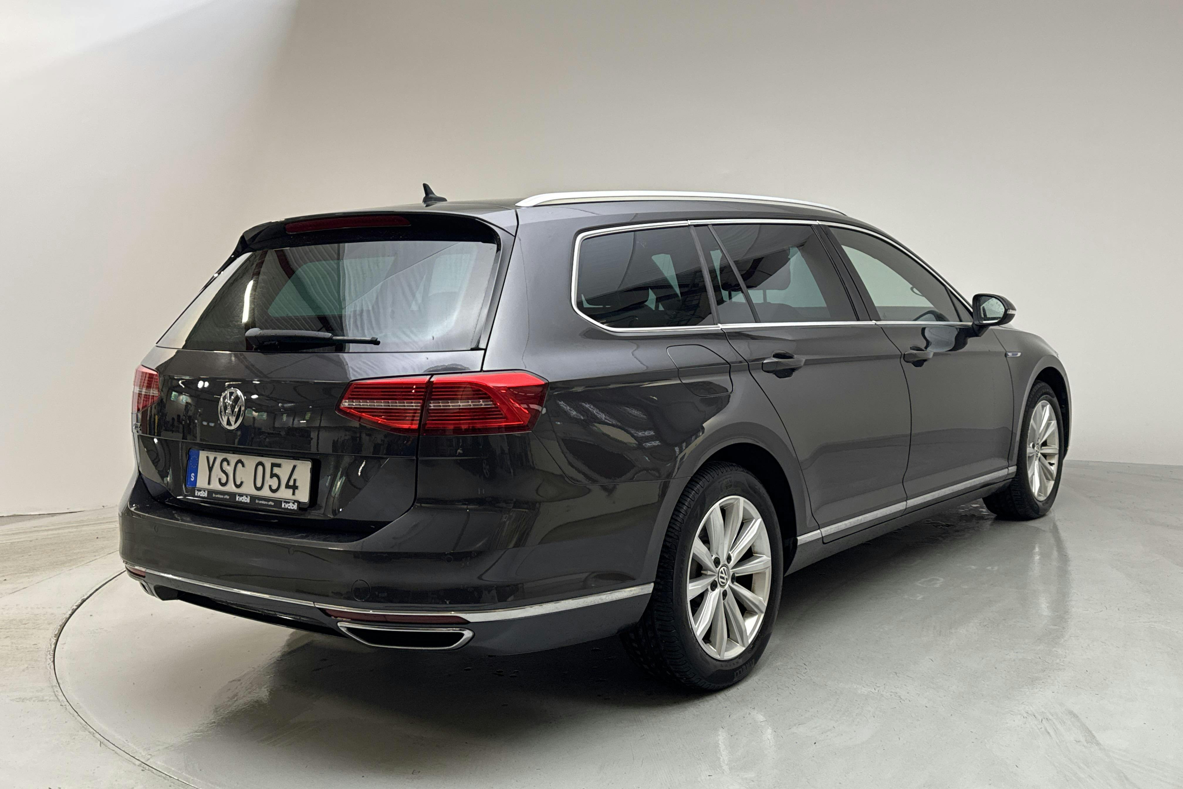 VW Passat 1.4 Plug-in-Hybrid Sportscombi (218hk) - 9 865 mil - Automat - Dark Grey - 2018