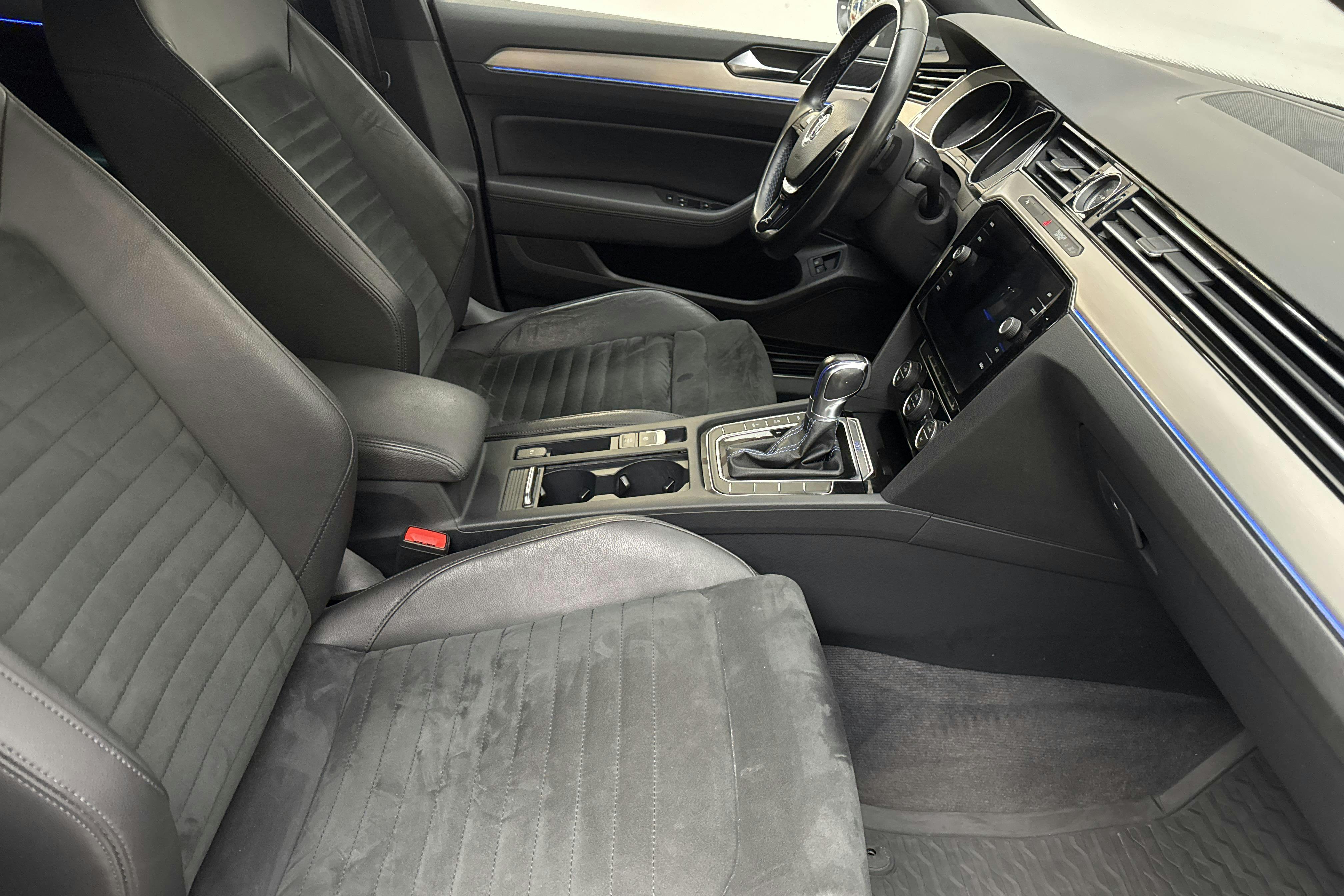 VW Passat 1.4 Plug-in-Hybrid Sportscombi (218hk) - 9 865 mil - Automat - Dark Grey - 2018