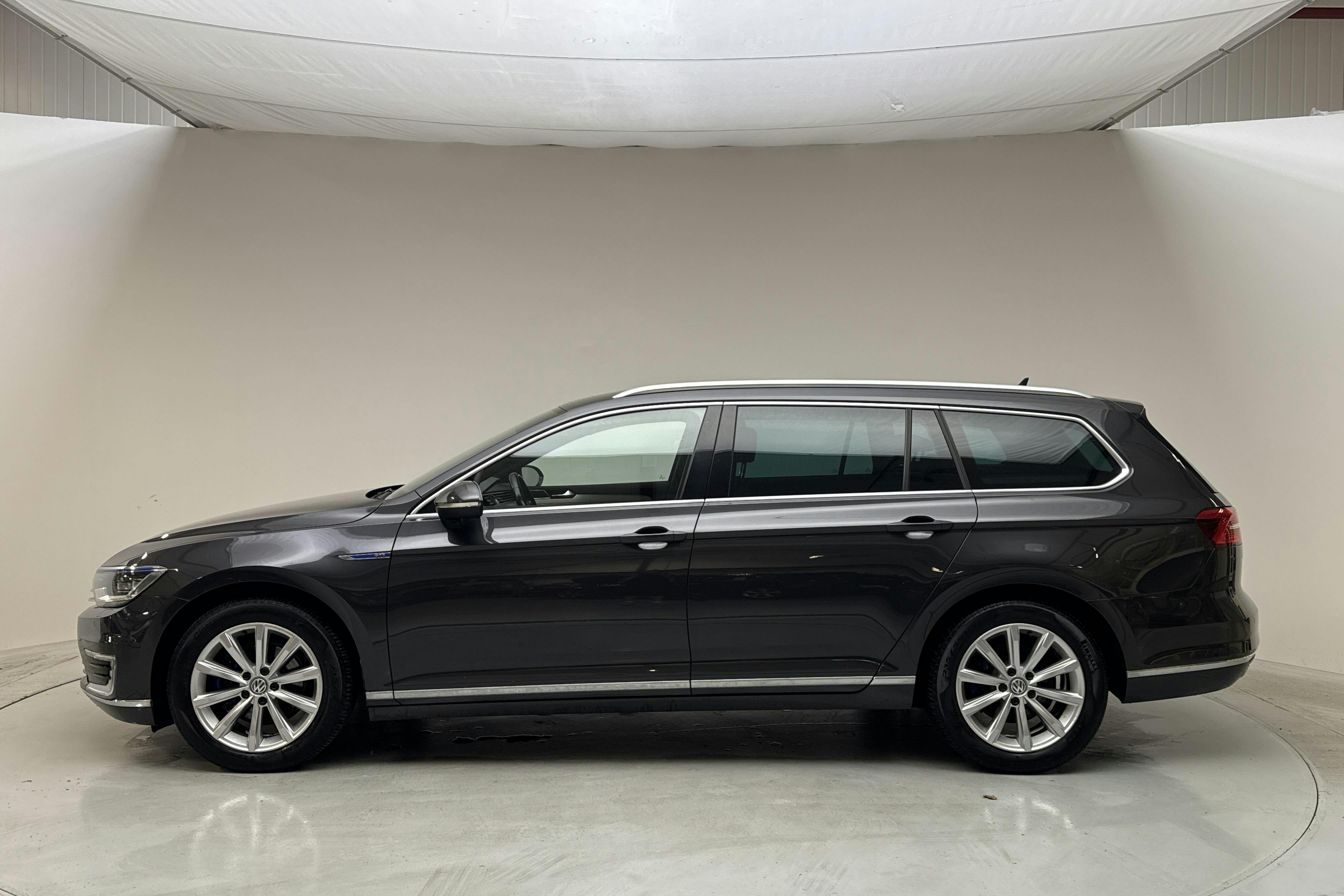 VW Passat 1.4 Plug-in-Hybrid Sportscombi (218hk) - 9 865 mil - Automat - Dark Grey - 2018