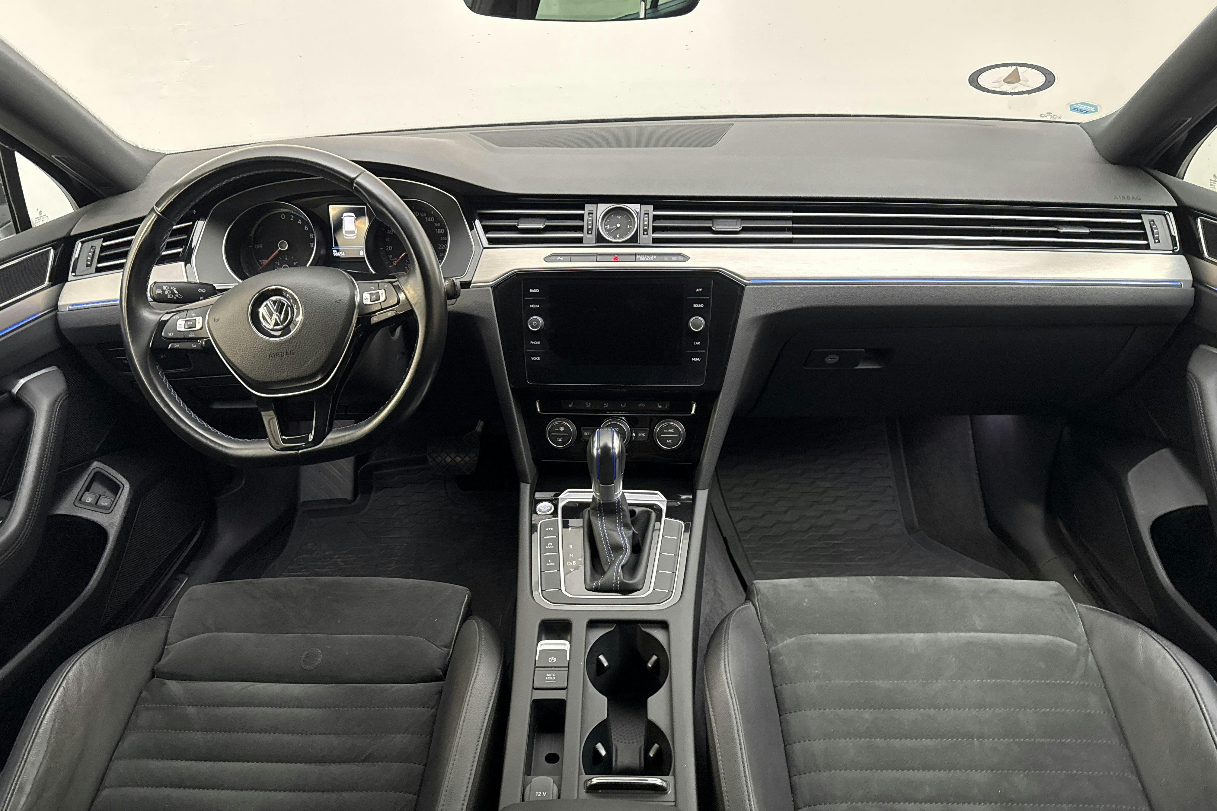 VW Passat 1.4 Plug-in-Hybrid Sportscombi (218hk) - 9 865 mil - Automat - Dark Grey - 2018