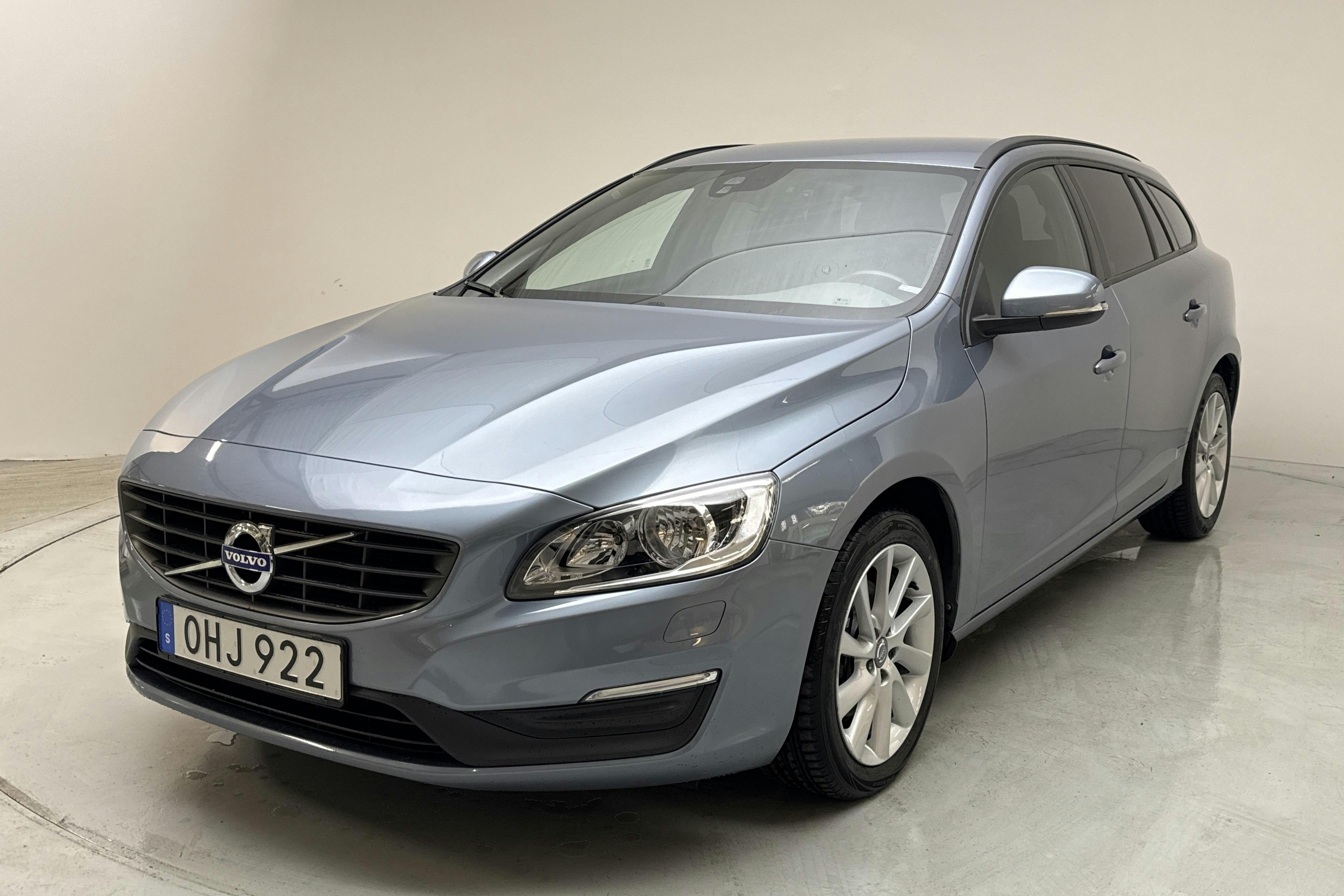 Volvo V60 T3 (152hk) - 12 445 mil - Manuell - Light Blue - 2017