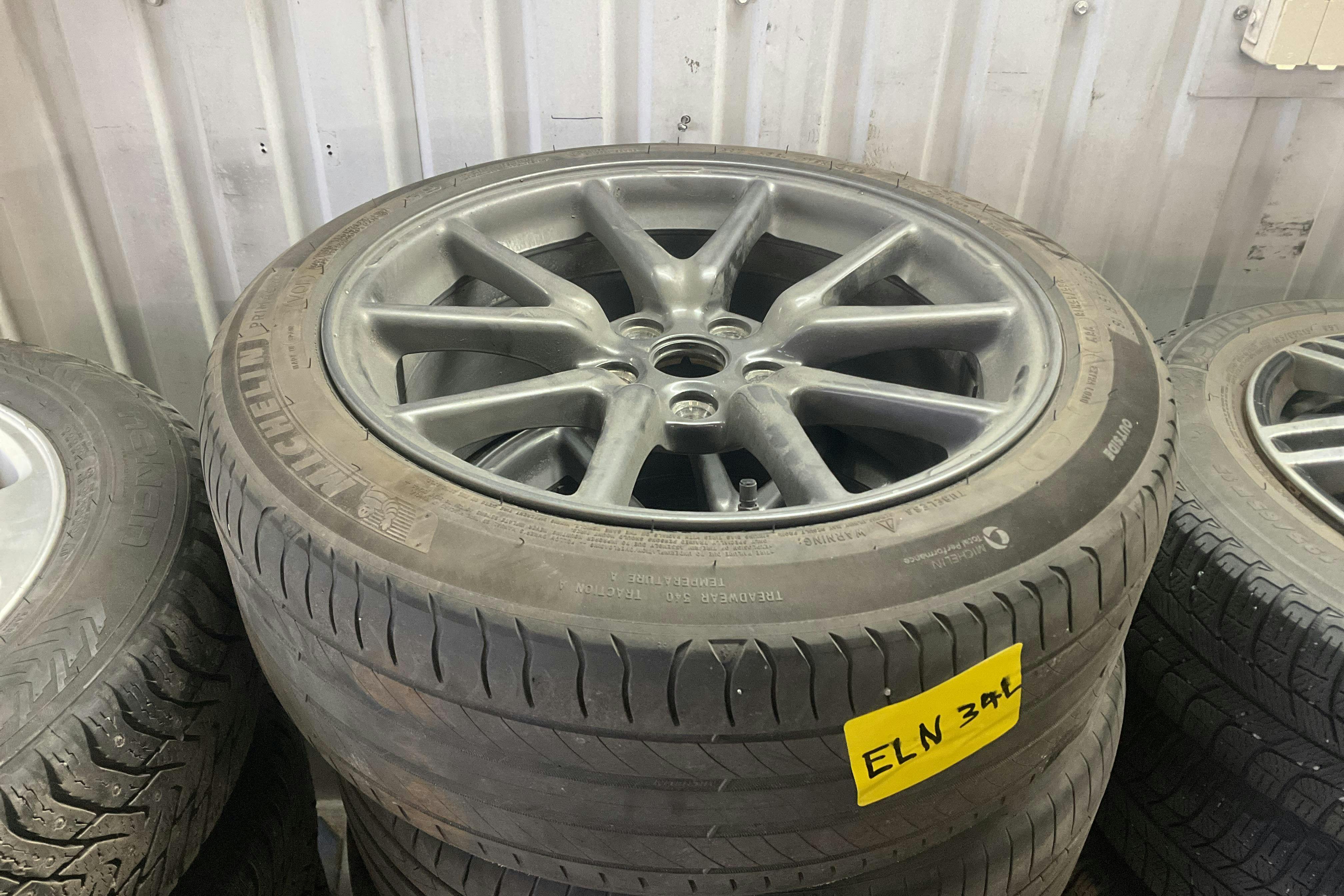 Tesla Model 3 Standard Range RWD - 17 711 mil - Automat - svart - 2019