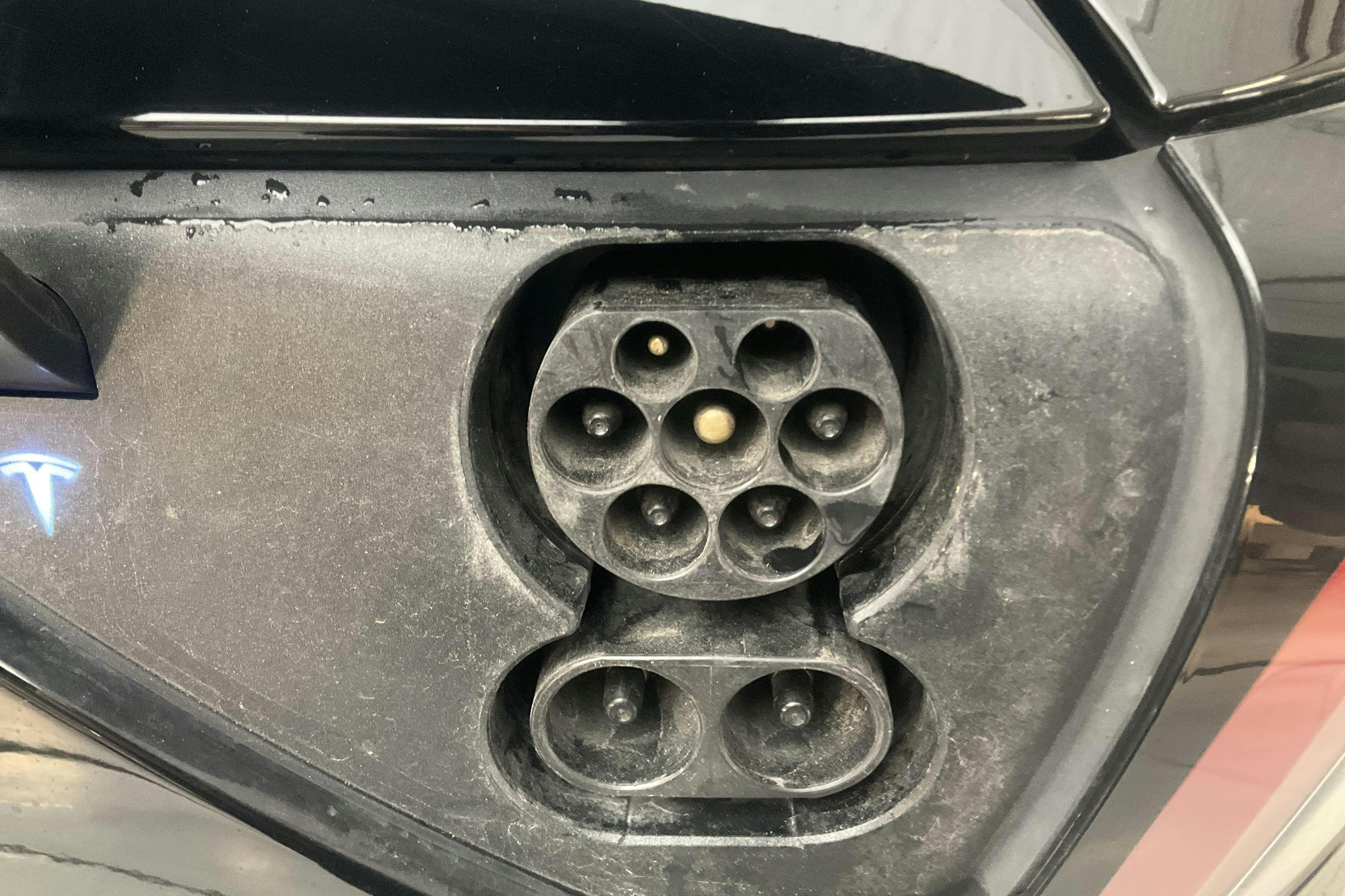 Tesla Model 3 Standard Range RWD - 17 711 mil - Automat - svart - 2019