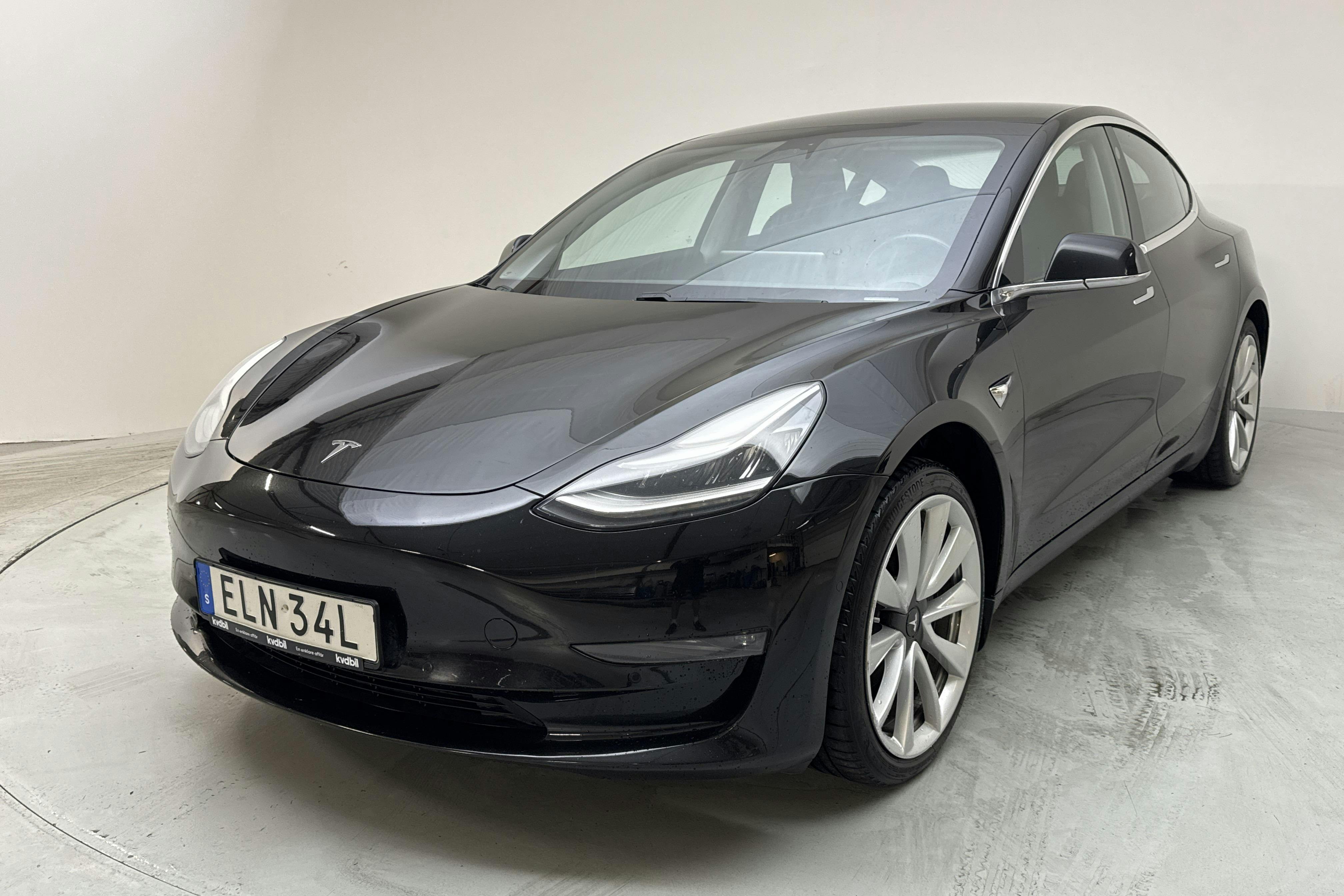 Tesla Model 3 Standard Range RWD - 17 711 mil - Automat - svart - 2019