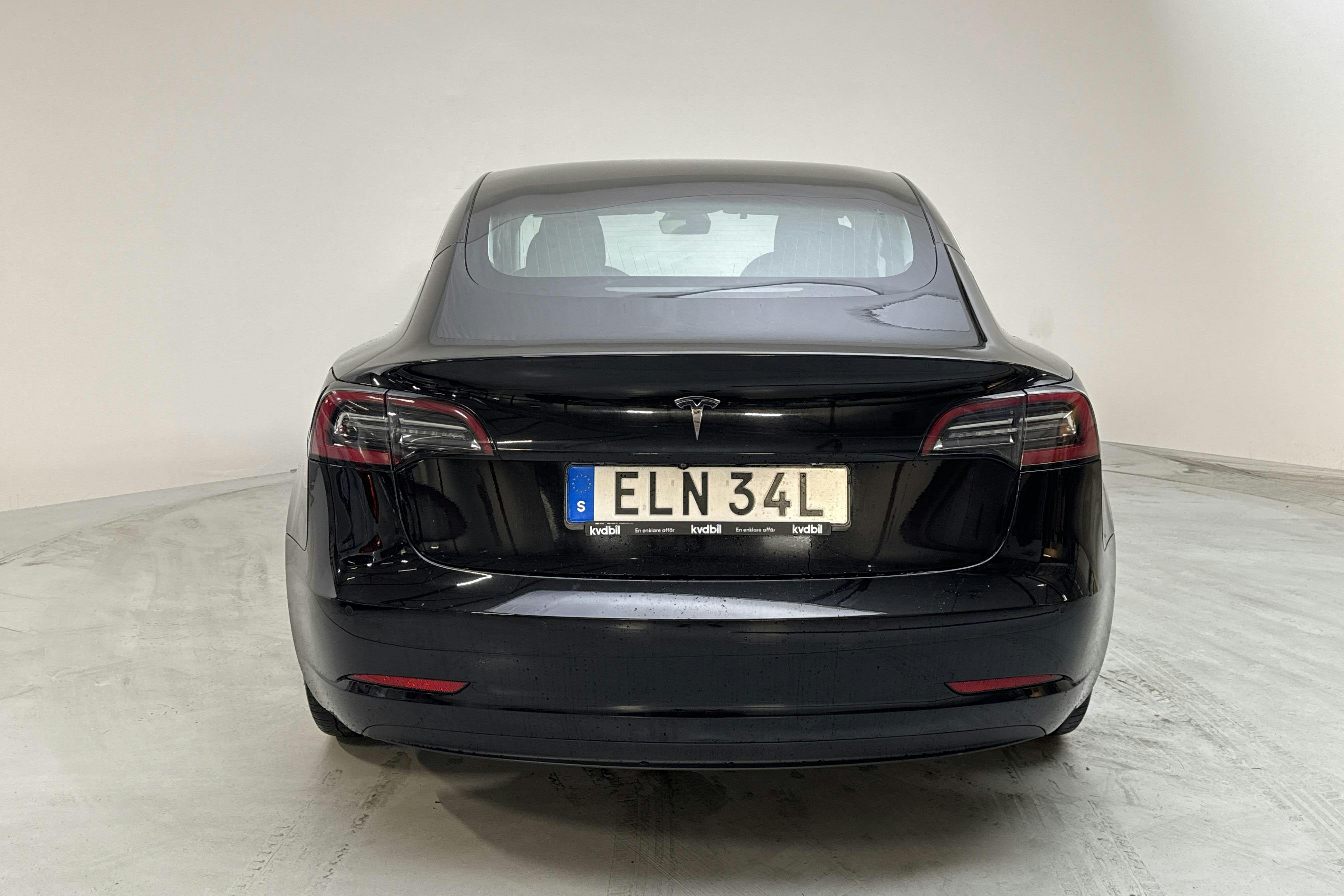 Tesla Model 3 Standard Range RWD - 17 711 mil - Automat - svart - 2019