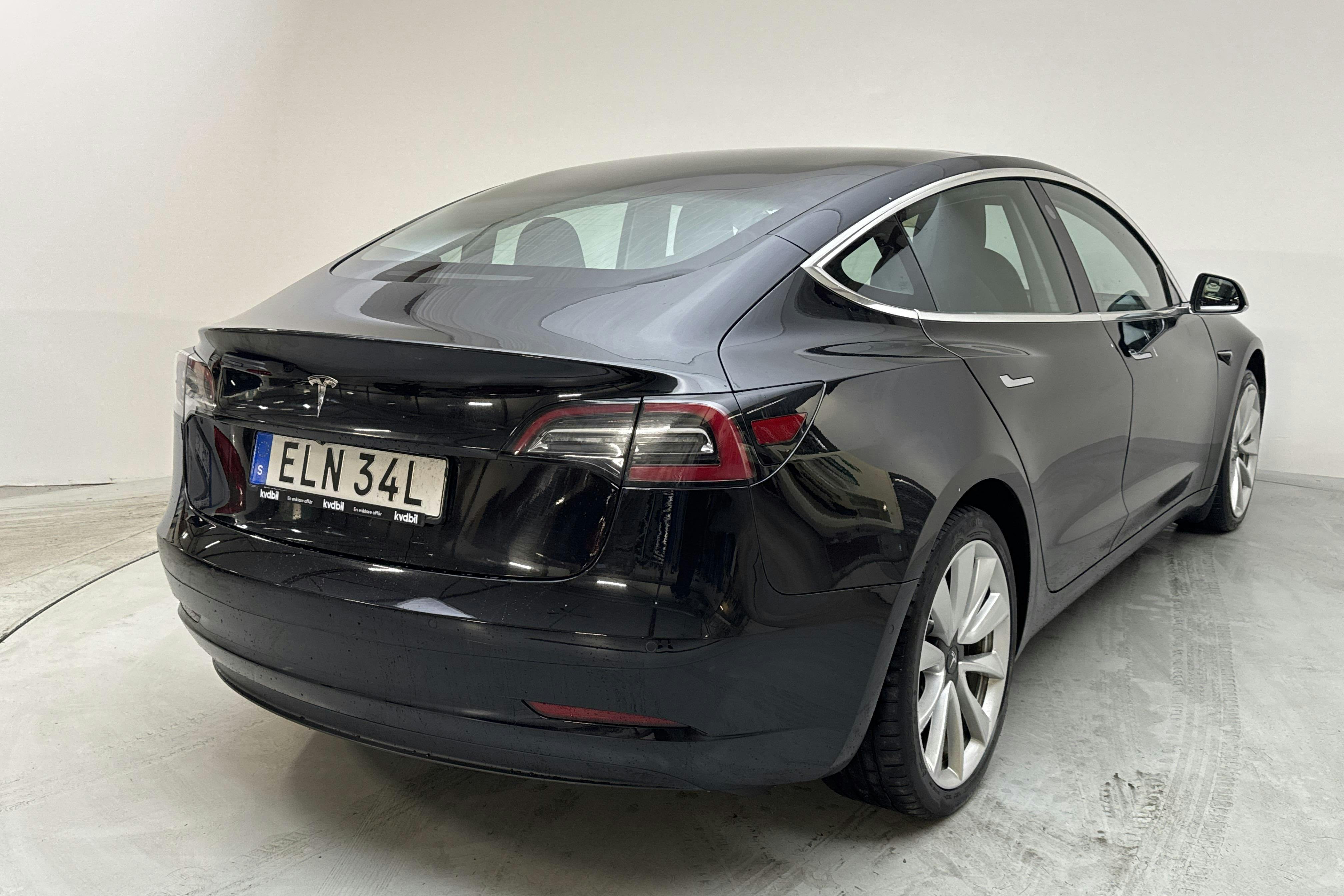 Tesla Model 3 Standard Range RWD - 17 711 mil - Automat - svart - 2019