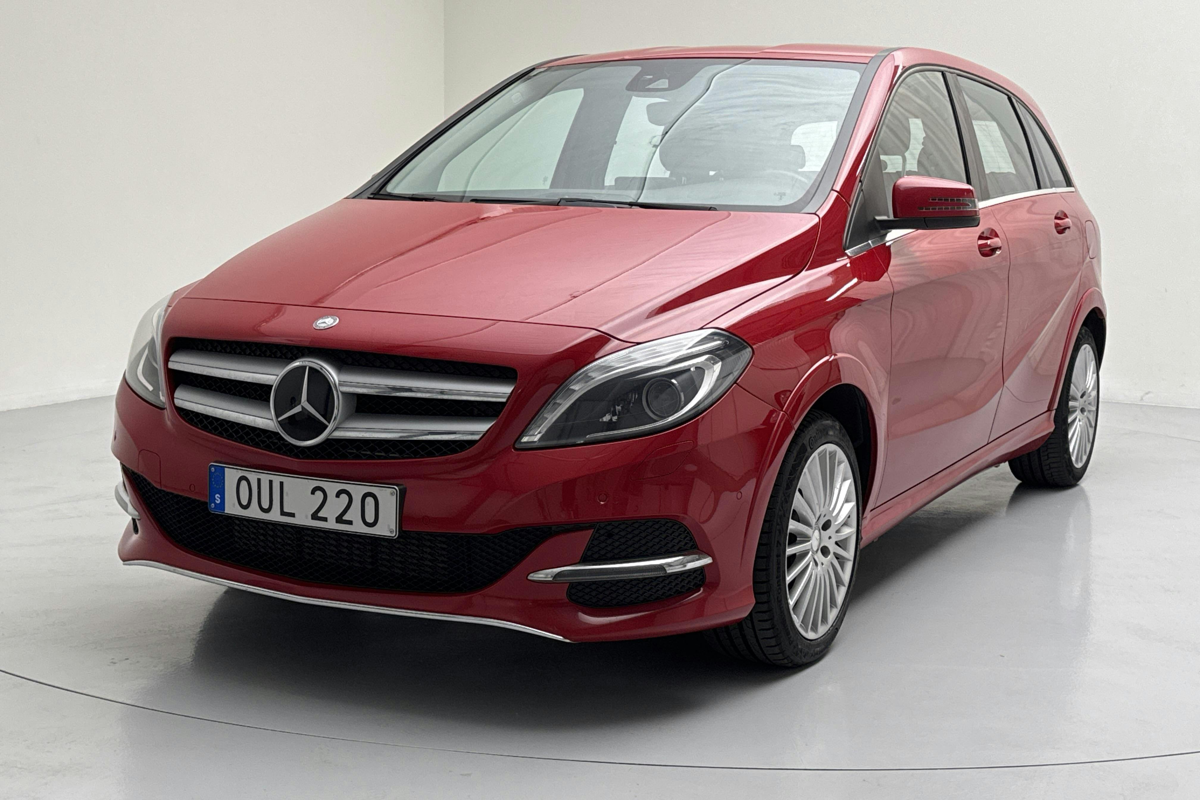Mercedes B 200 c W242 (156hk) - 103 650 km - Automatic - red - 2015