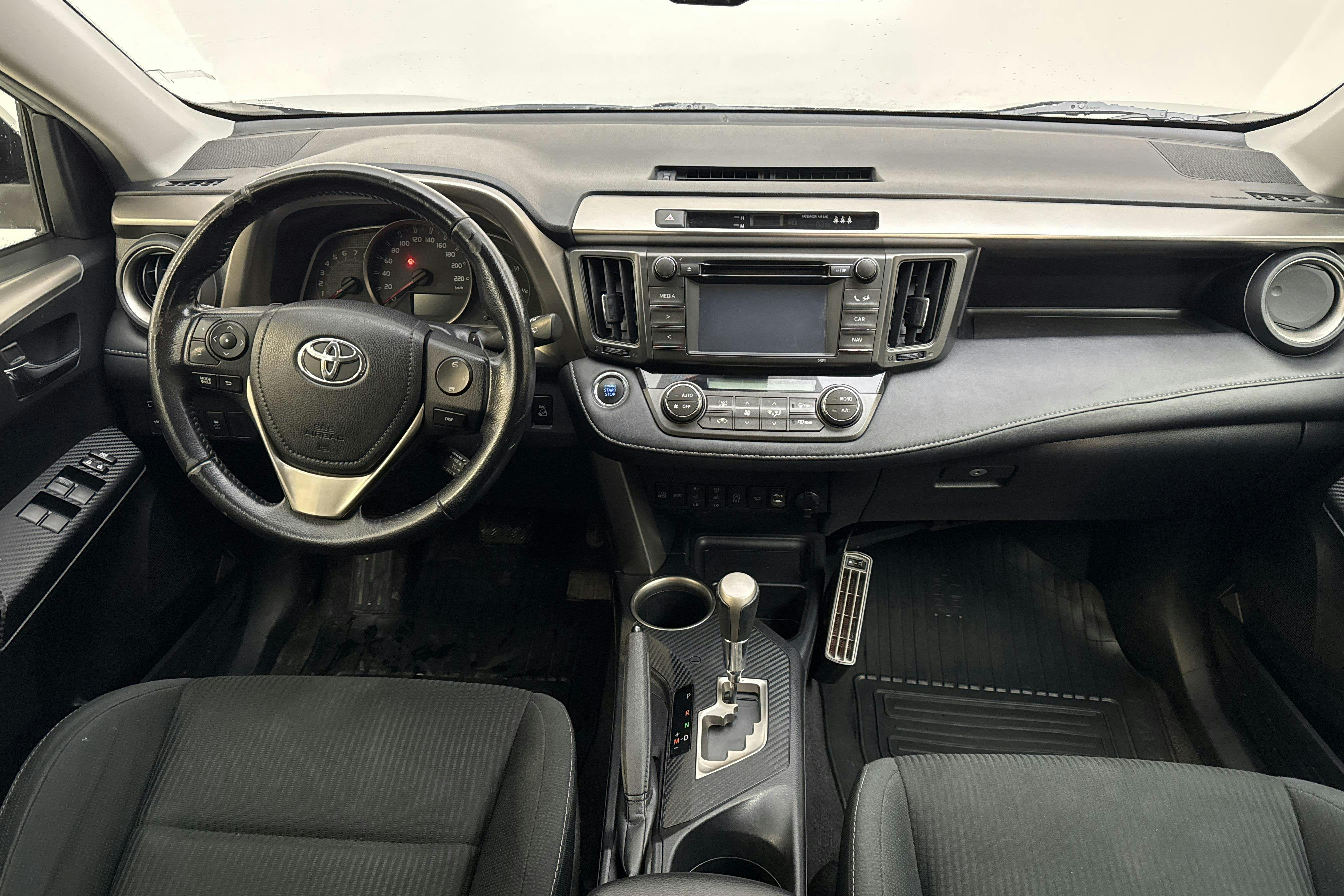 Toyota RAV4 2.0 VVT-i (151hk) - 13 679 mil - Automat - silver - 2015