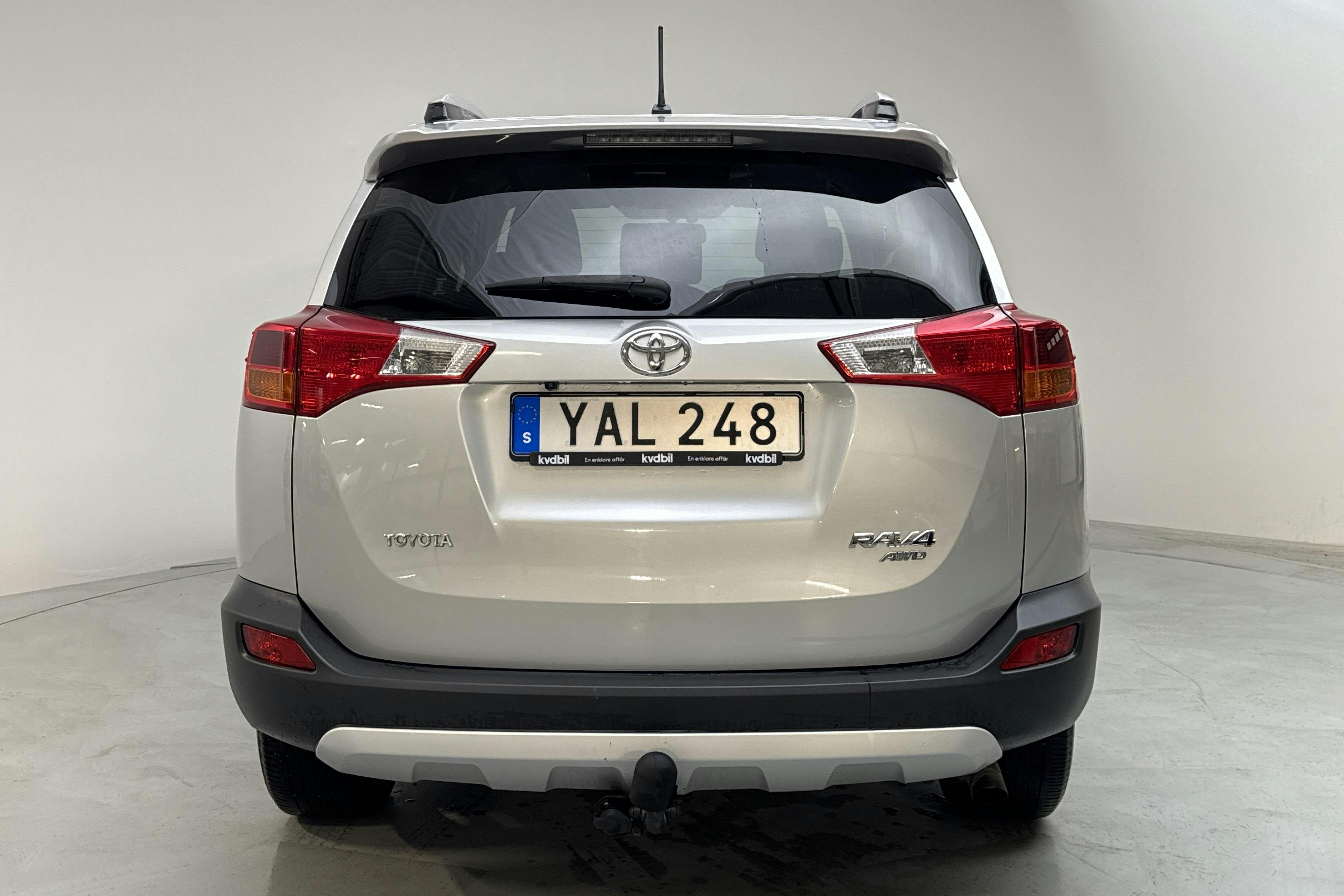 Toyota RAV4 2.0 VVT-i (151hk) - 13 679 mil - Automat - silver - 2015