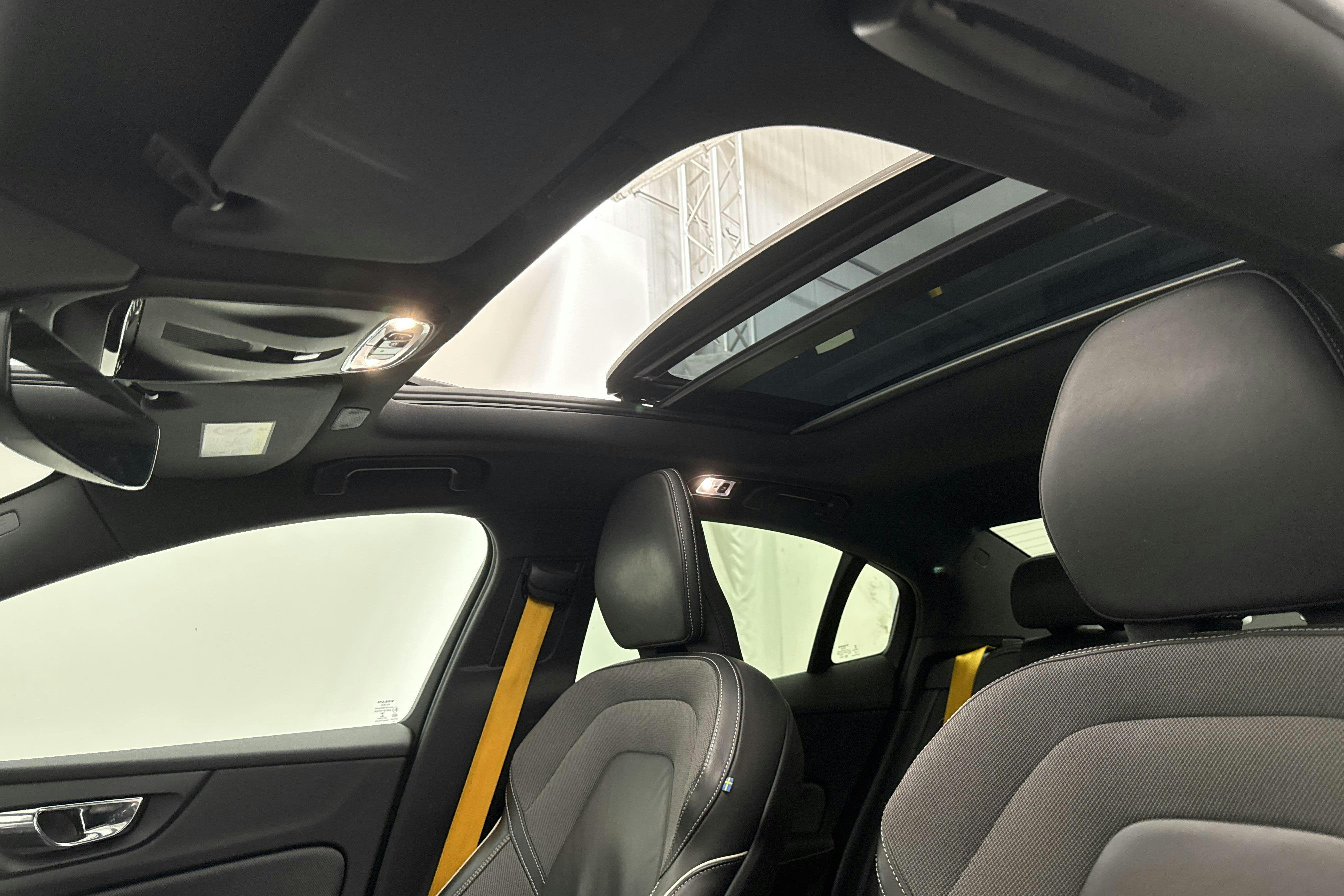 Volvo S60 T8 AWD Twin Engine Polestar Engineered (405hk) - 10 805 mil - Automat - vit - 2020