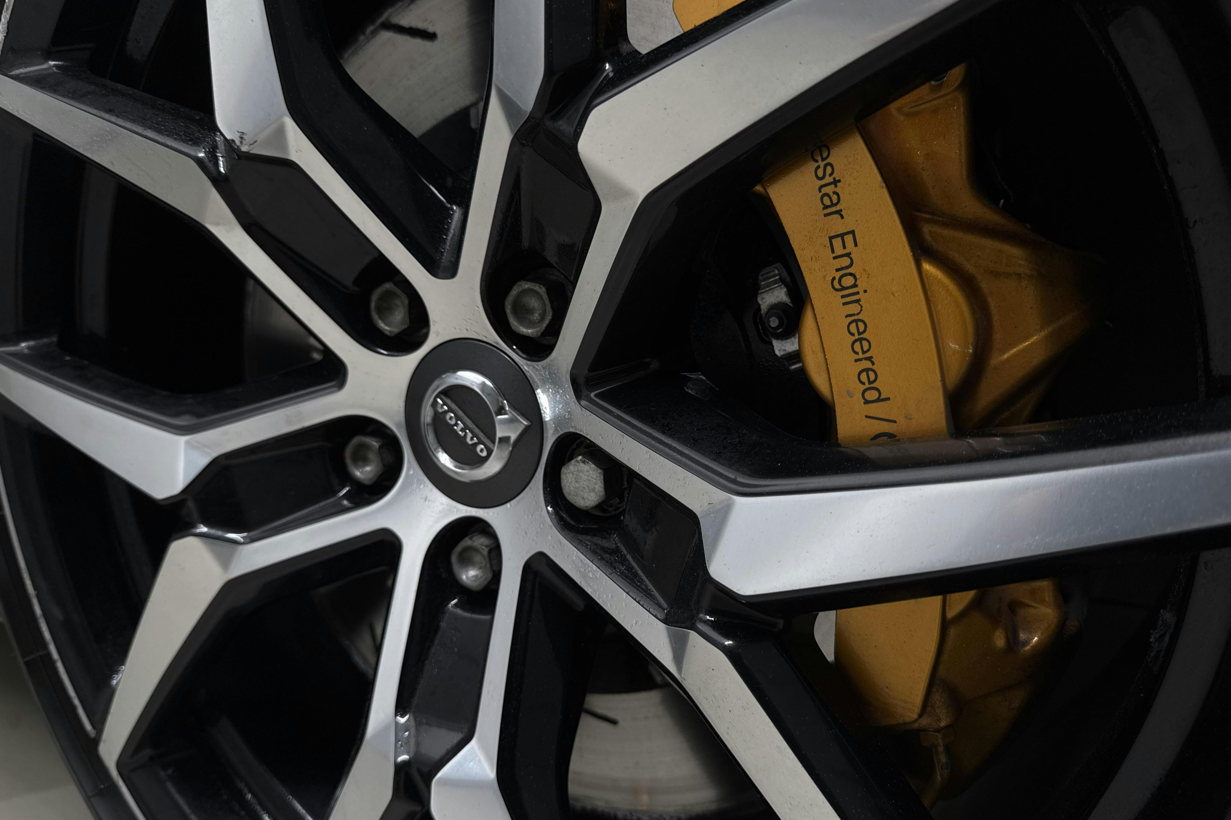 Volvo S60 T8 AWD Twin Engine Polestar Engineered (405hk) - 10 805 mil - Automat - vit - 2020