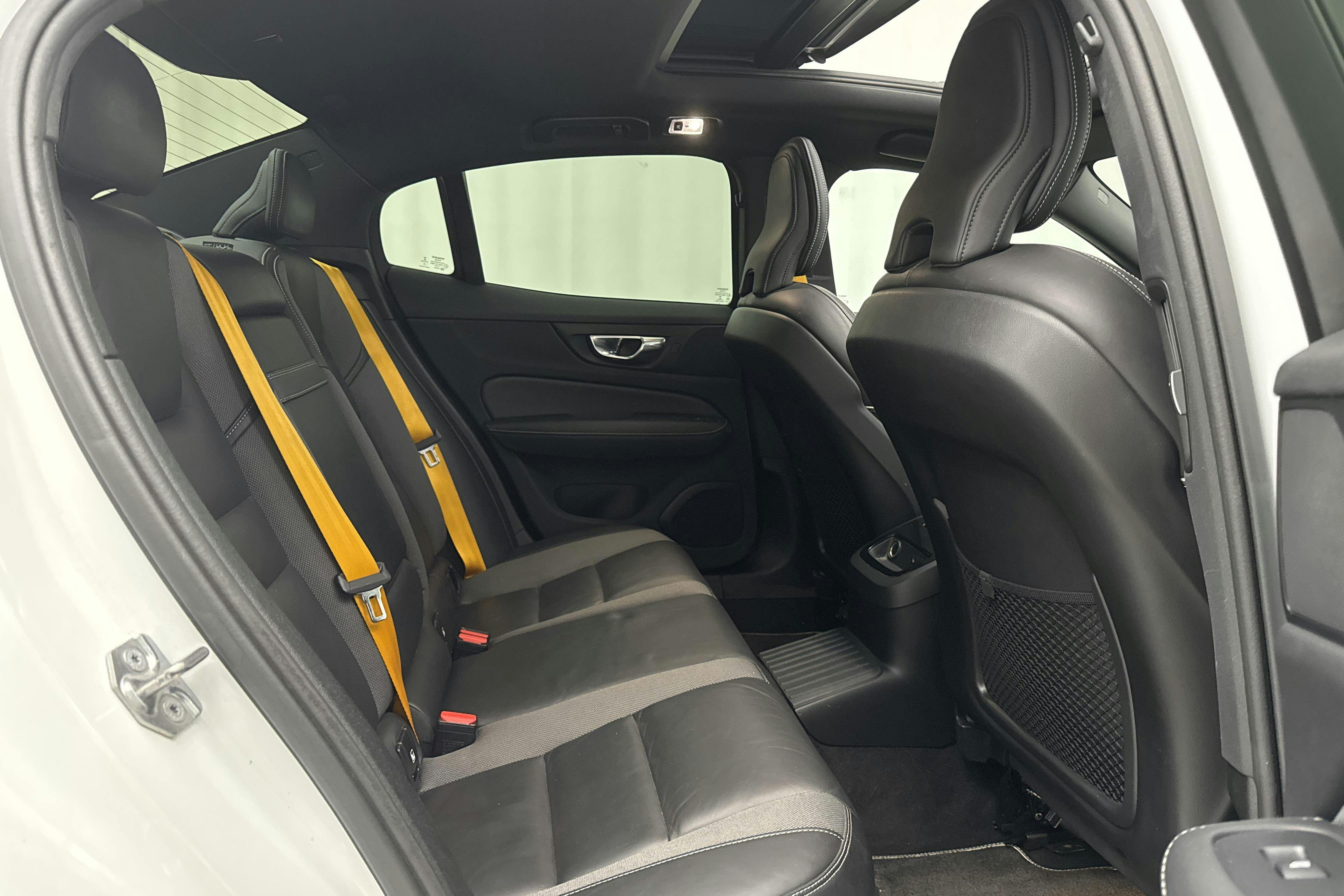 Volvo S60 T8 AWD Twin Engine Polestar Engineered (405hk) - 10 805 mil - Automat - vit - 2020