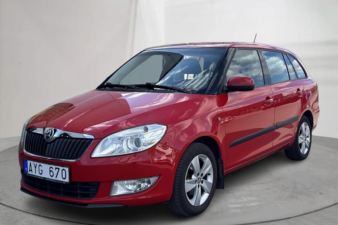 Skoda Fabia 1.2 TSI Combi (86hk) - 221 350 km - Käsitsi - punane - 2013