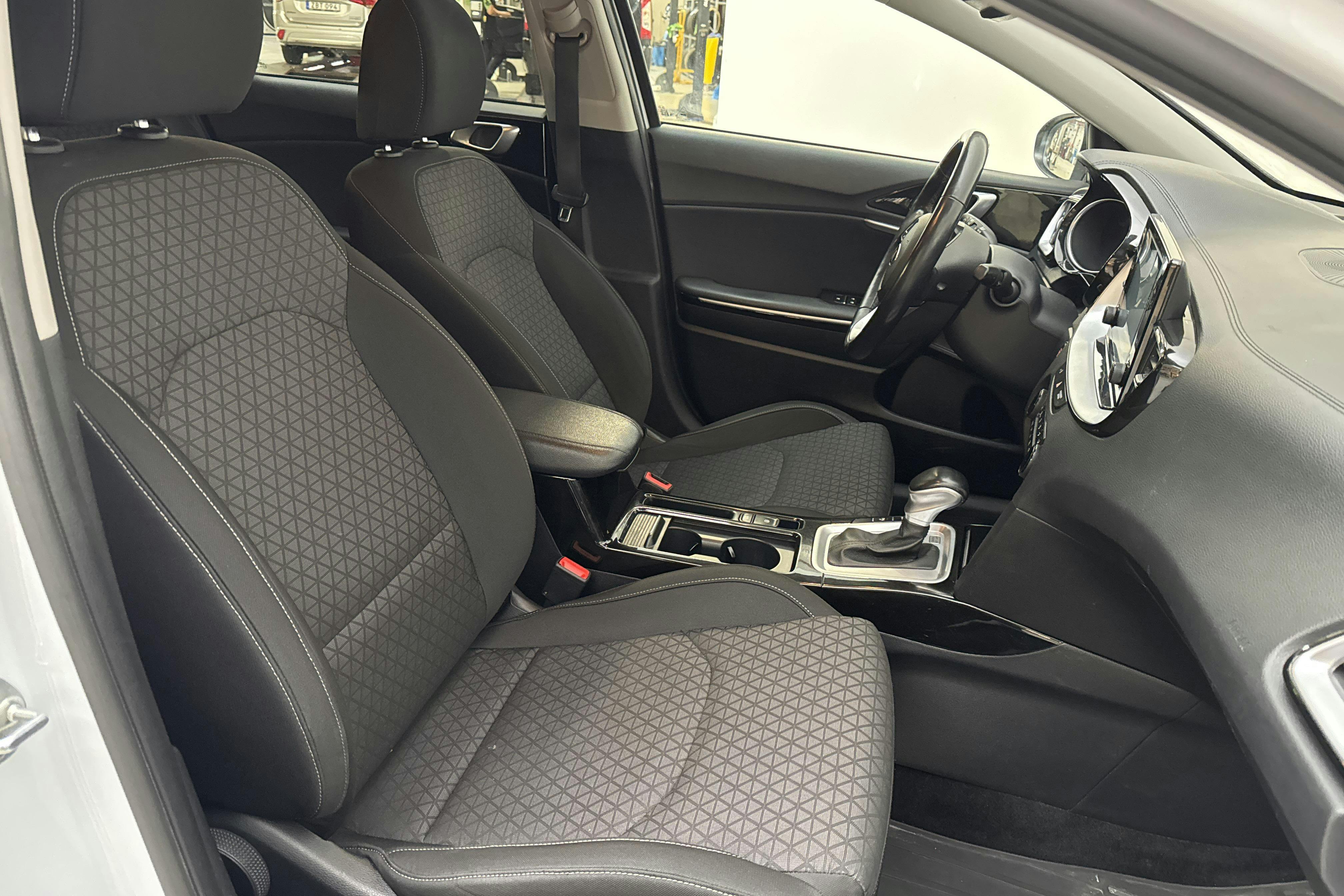 KIA Ceed 1.6 Plug-in Hybrid SW (141hk) - 16 823 mil - Automat - vit - 2020