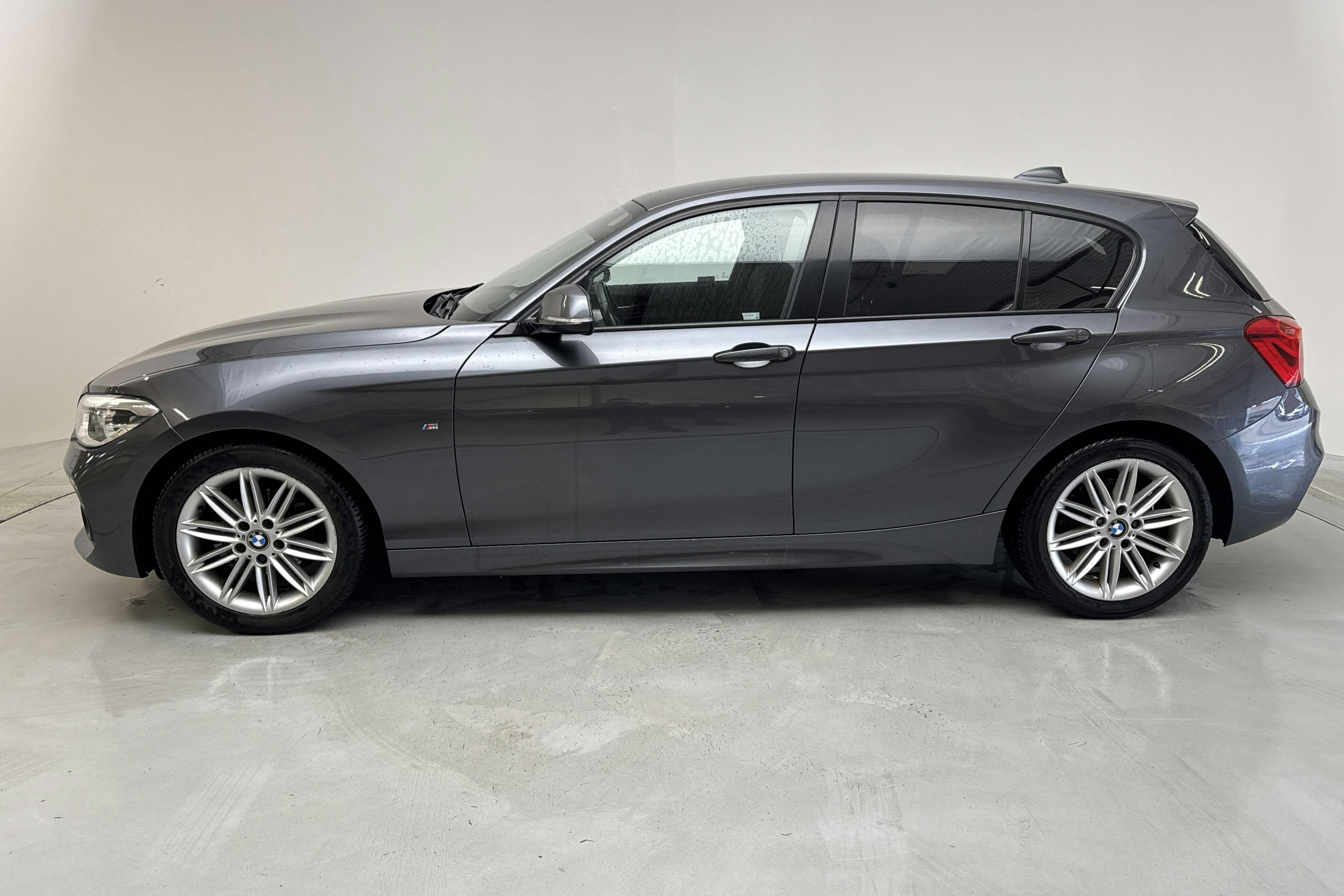 BMW 118i 5dr, F20 (136hk) - 16 321 mil - Manuell - grå - 2017