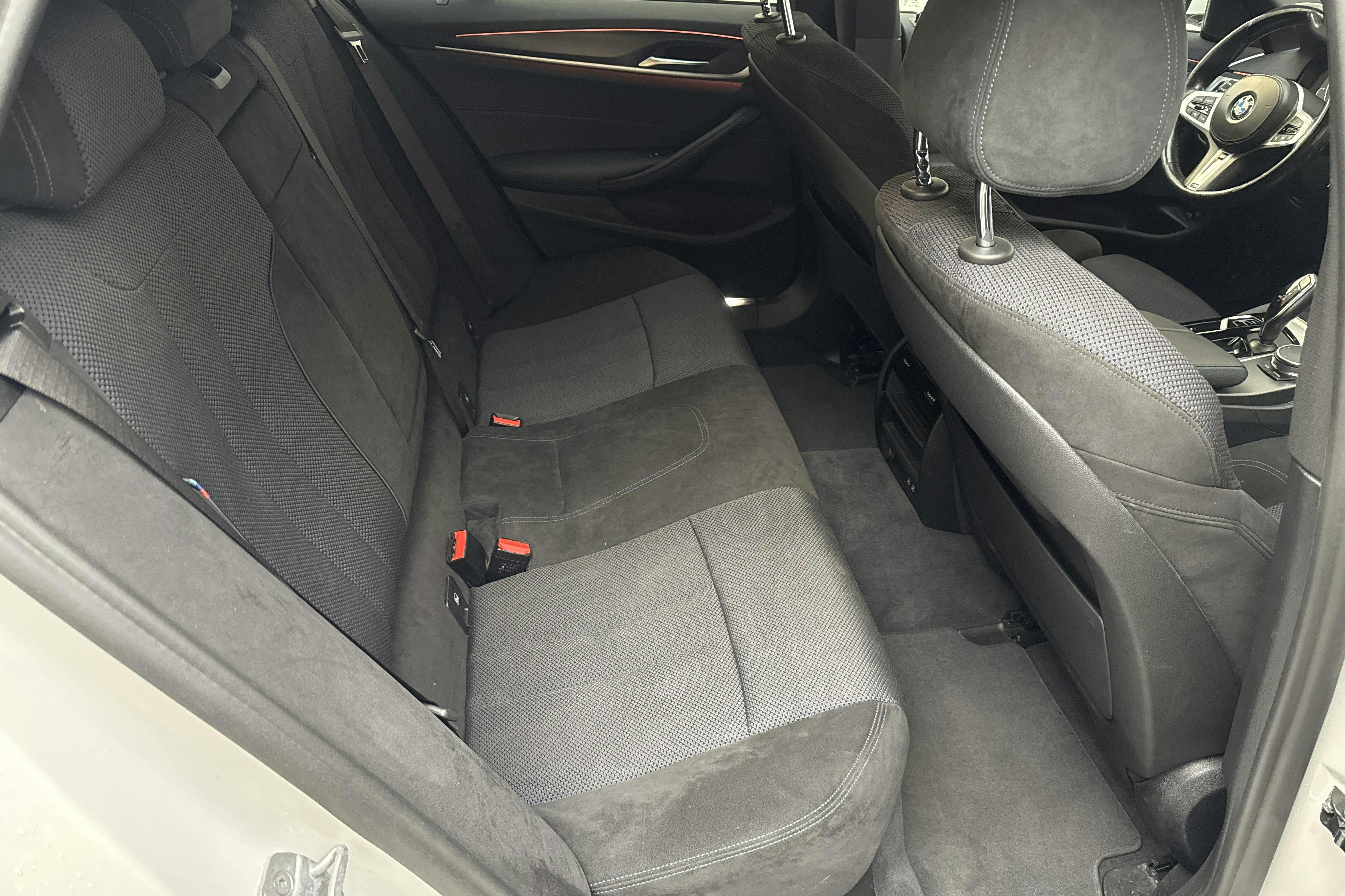 BMW 520d xDrive Touring, G31 LCI (190hk+11hk) - 18 176 mil - Automat - vit - 2021