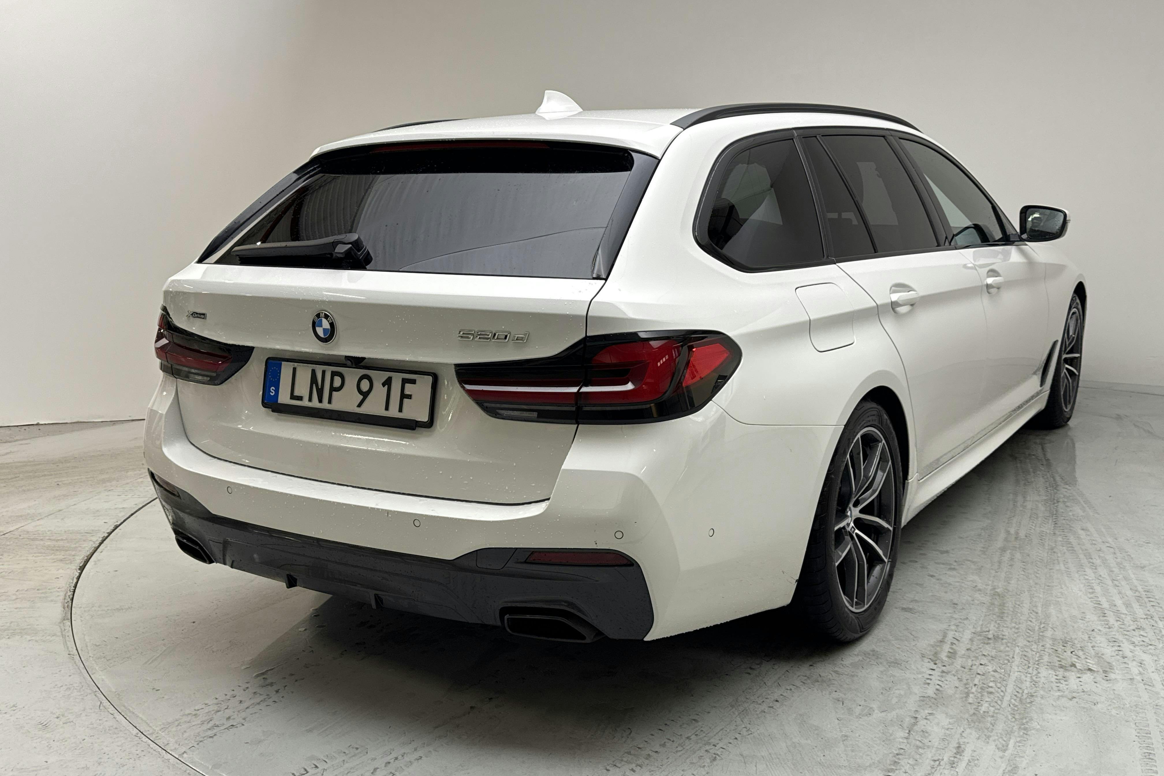 BMW 520d xDrive Touring, G31 LCI (190hk+11hk) - 18 176 mil - Automat - vit - 2021