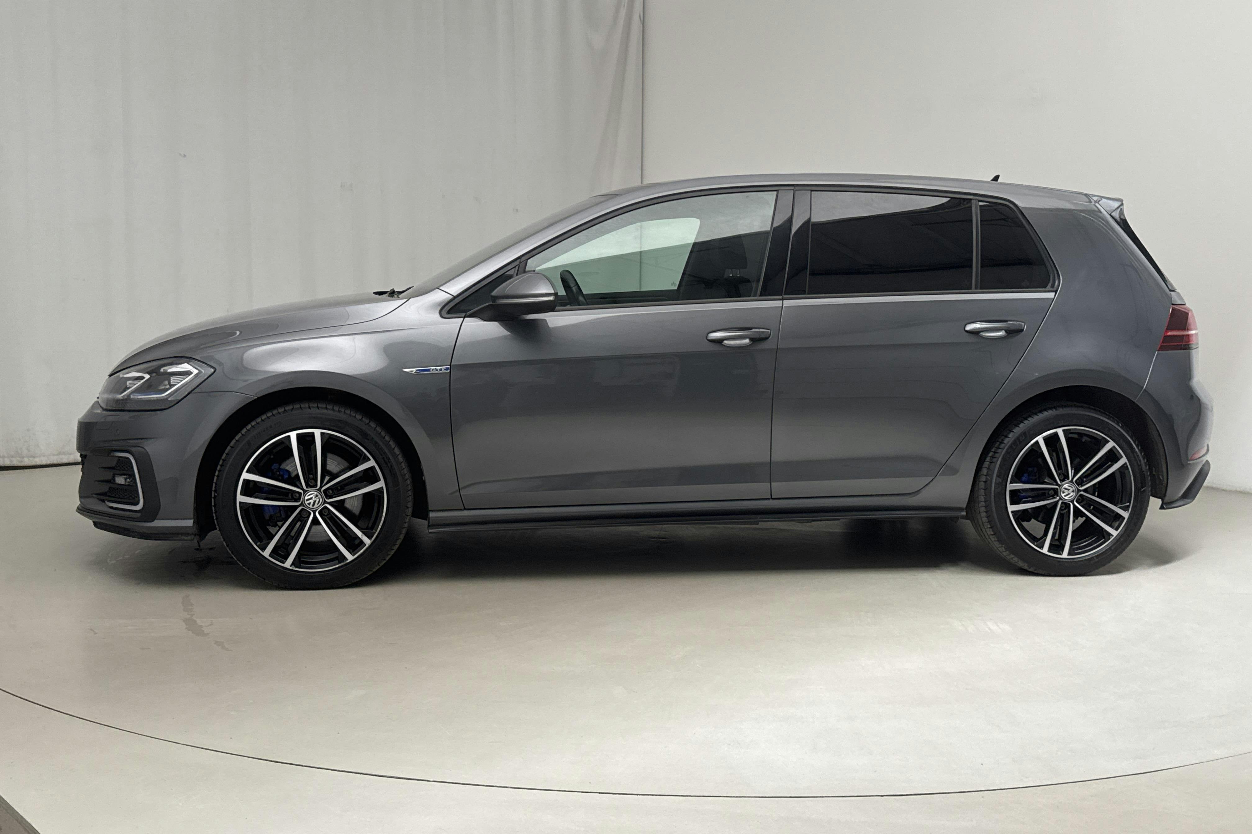 VW Golf VII GTE 5dr (204hk) - 8 290 mil - Automat - Dark Grey - 2020