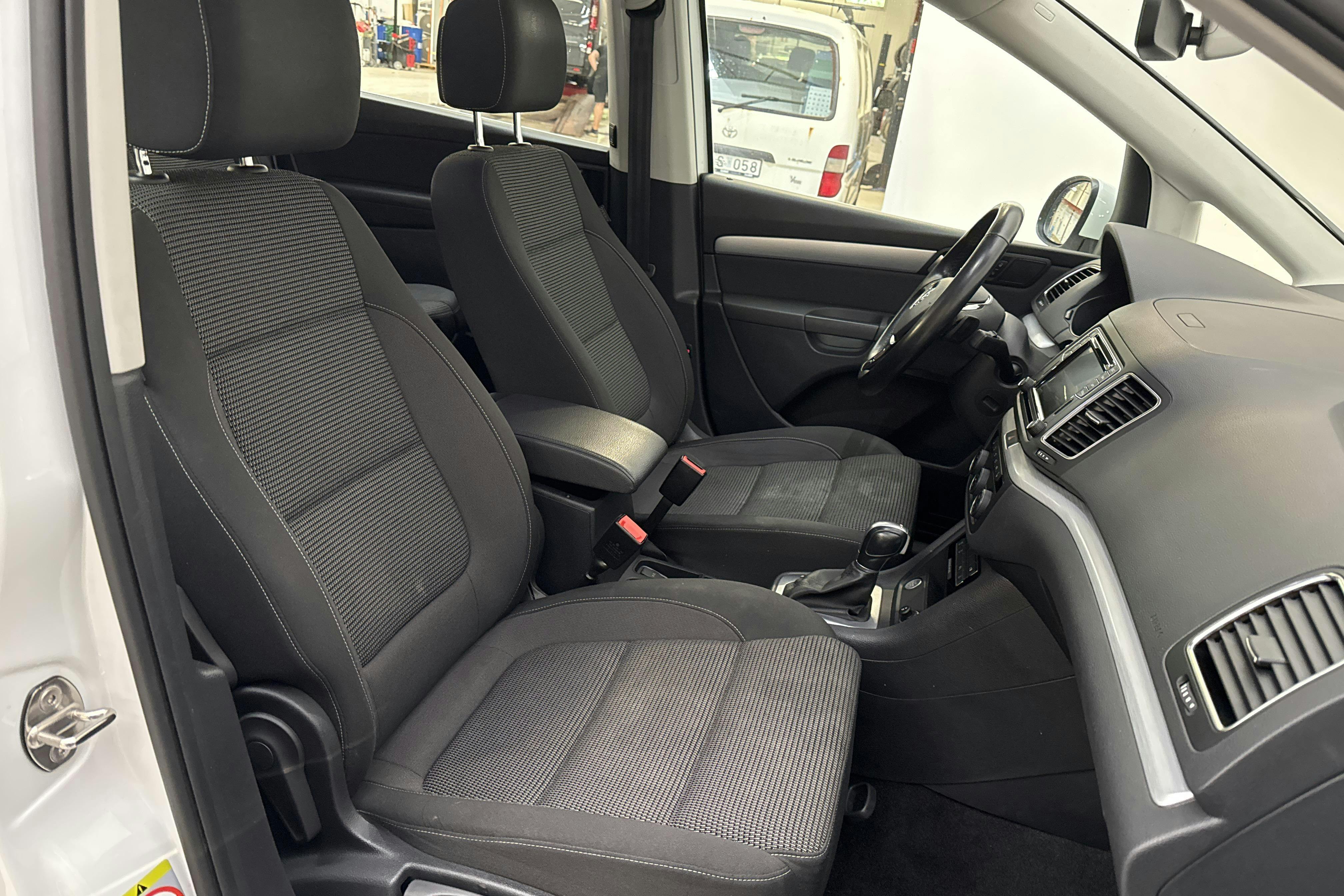 VW Sharan 1.4 TSI (150hk) - 14 317 mil - Automat - vit - 2020