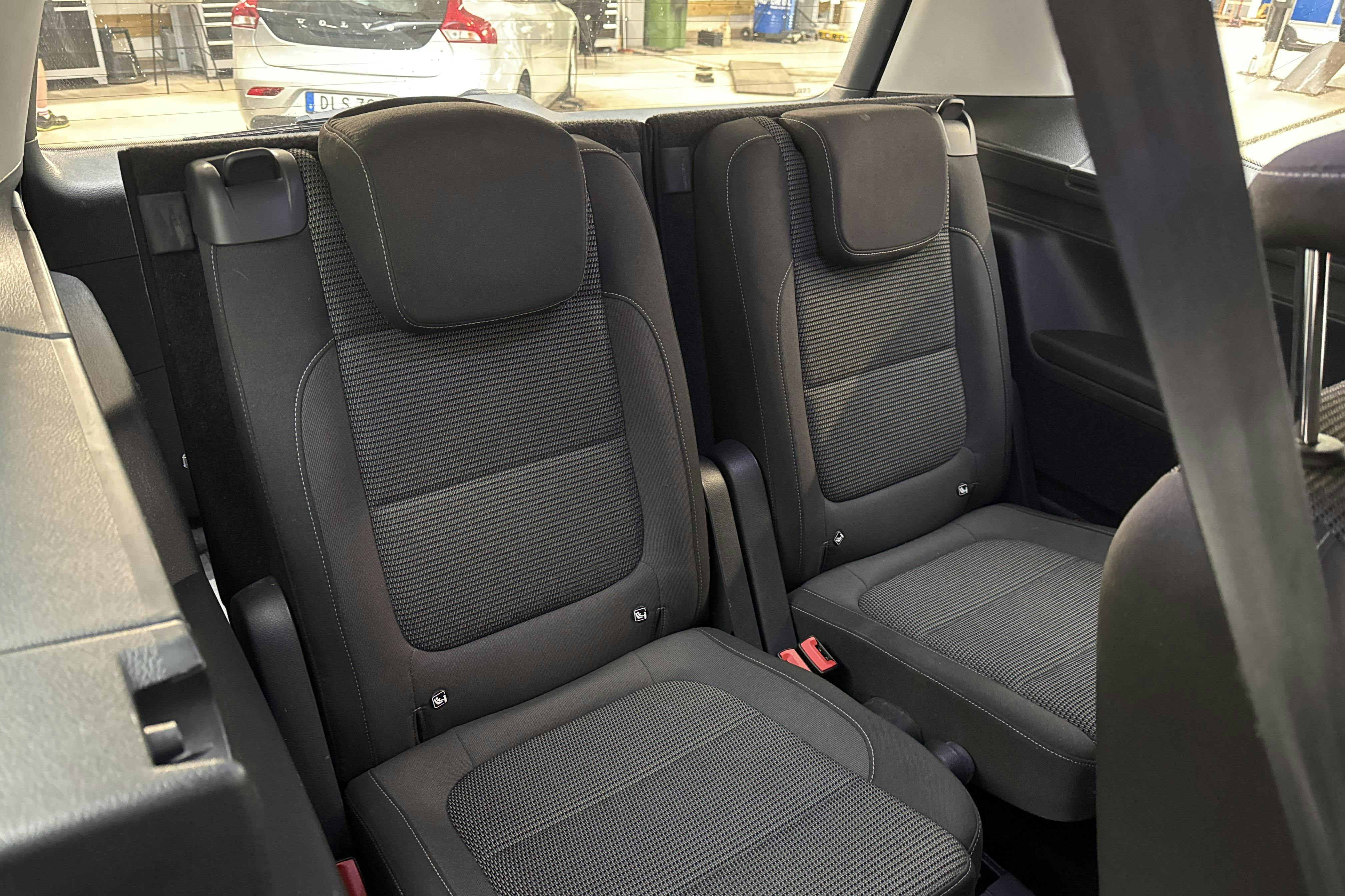 VW Sharan 1.4 TSI (150hk) - 14 317 mil - Automat - vit - 2020