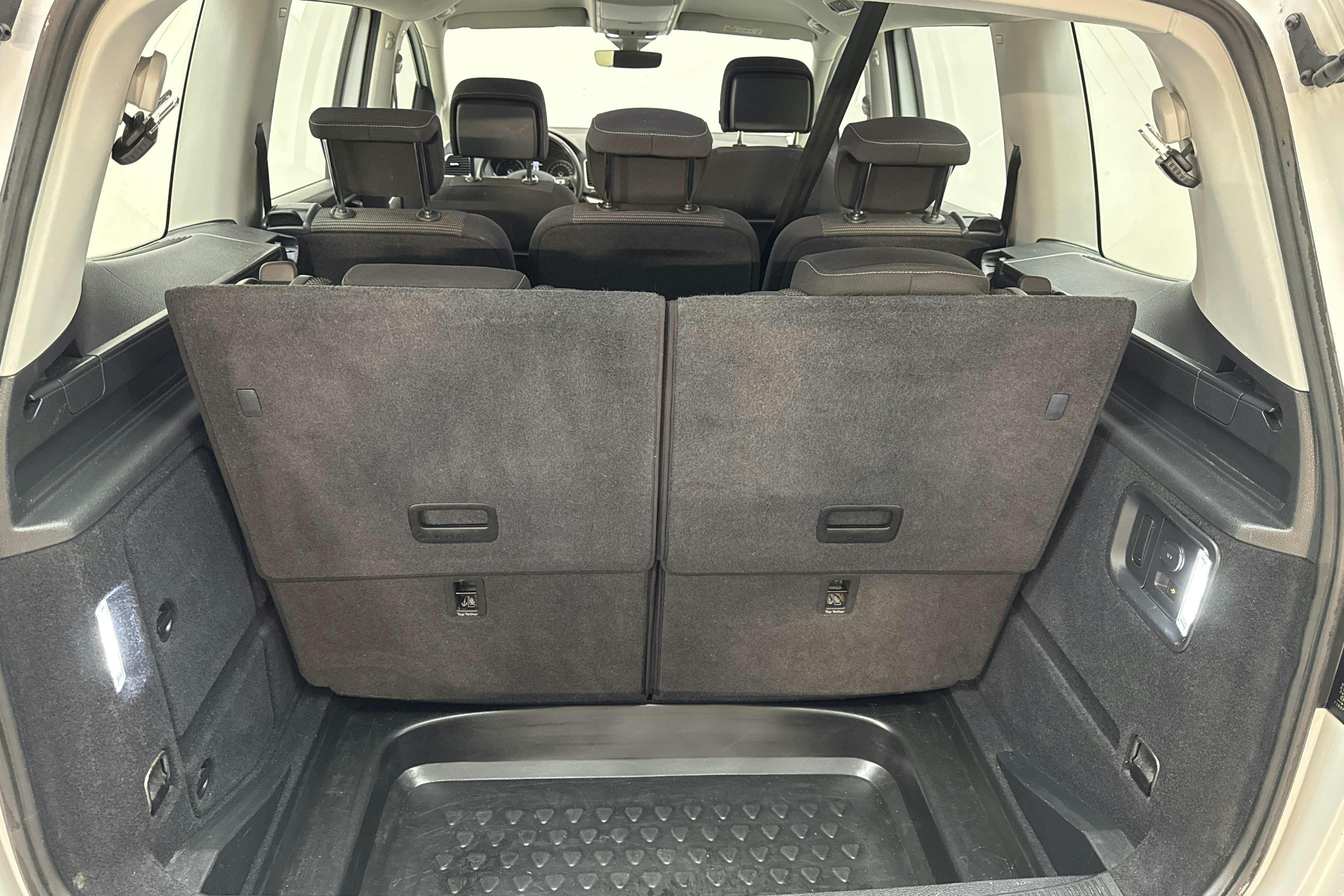 VW Sharan 1.4 TSI (150hk) - 14 317 mil - Automat - vit - 2020