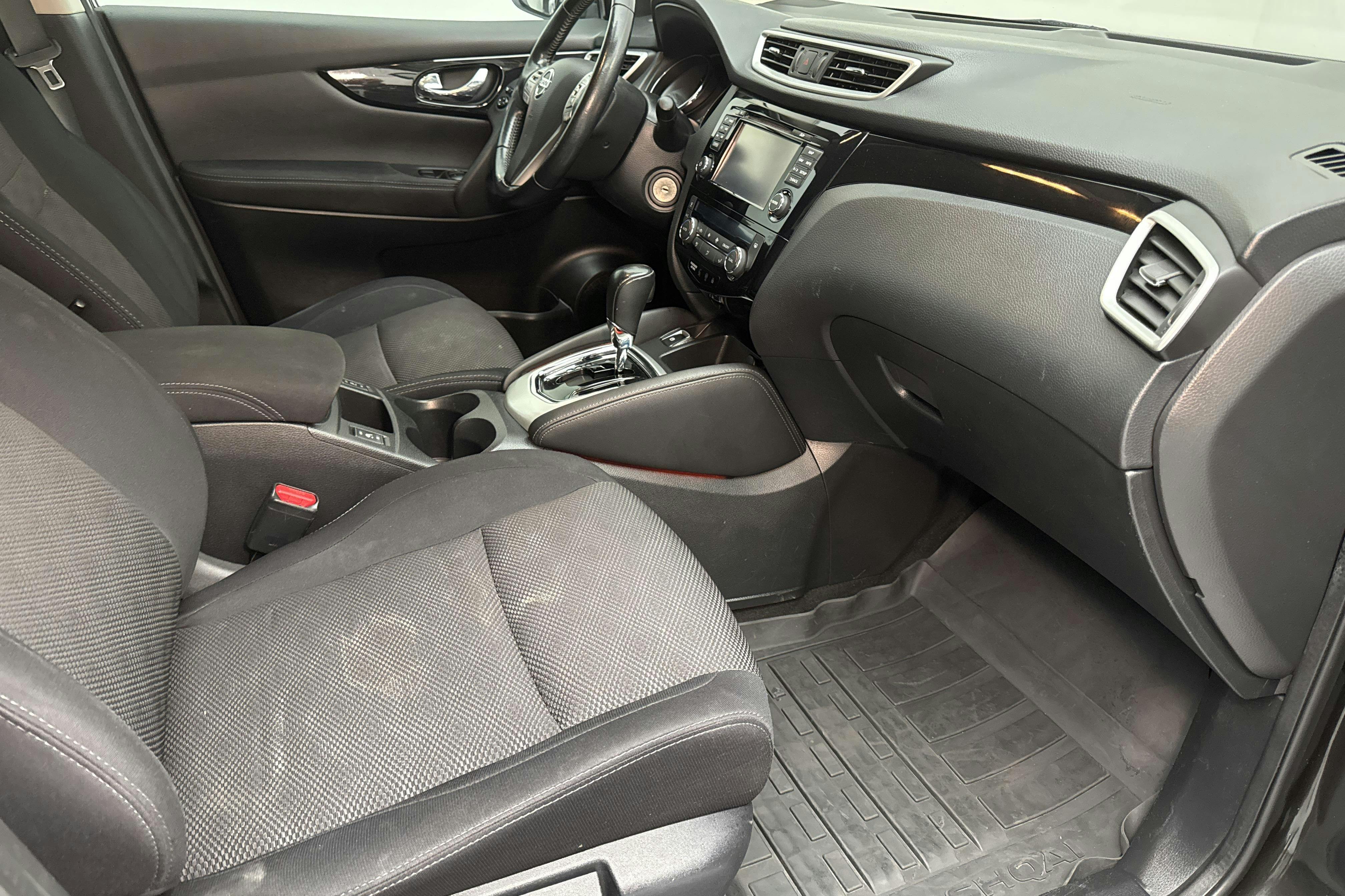 Nissan Qashqai 1.2 (115hk) - 16 933 mil - Automat - svart - 2017
