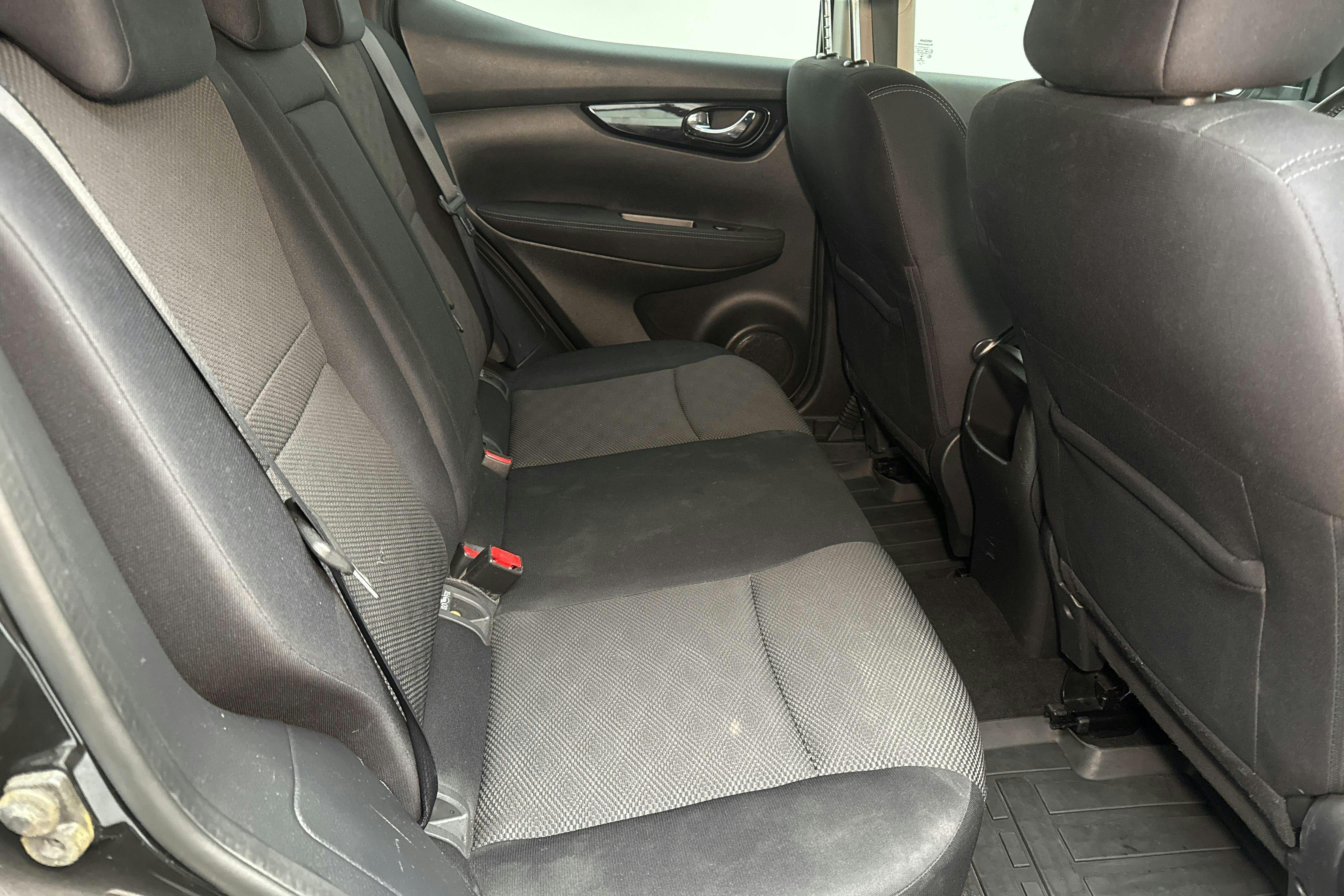 Nissan Qashqai 1.2 (115hk) - 16 933 mil - Automat - svart - 2017