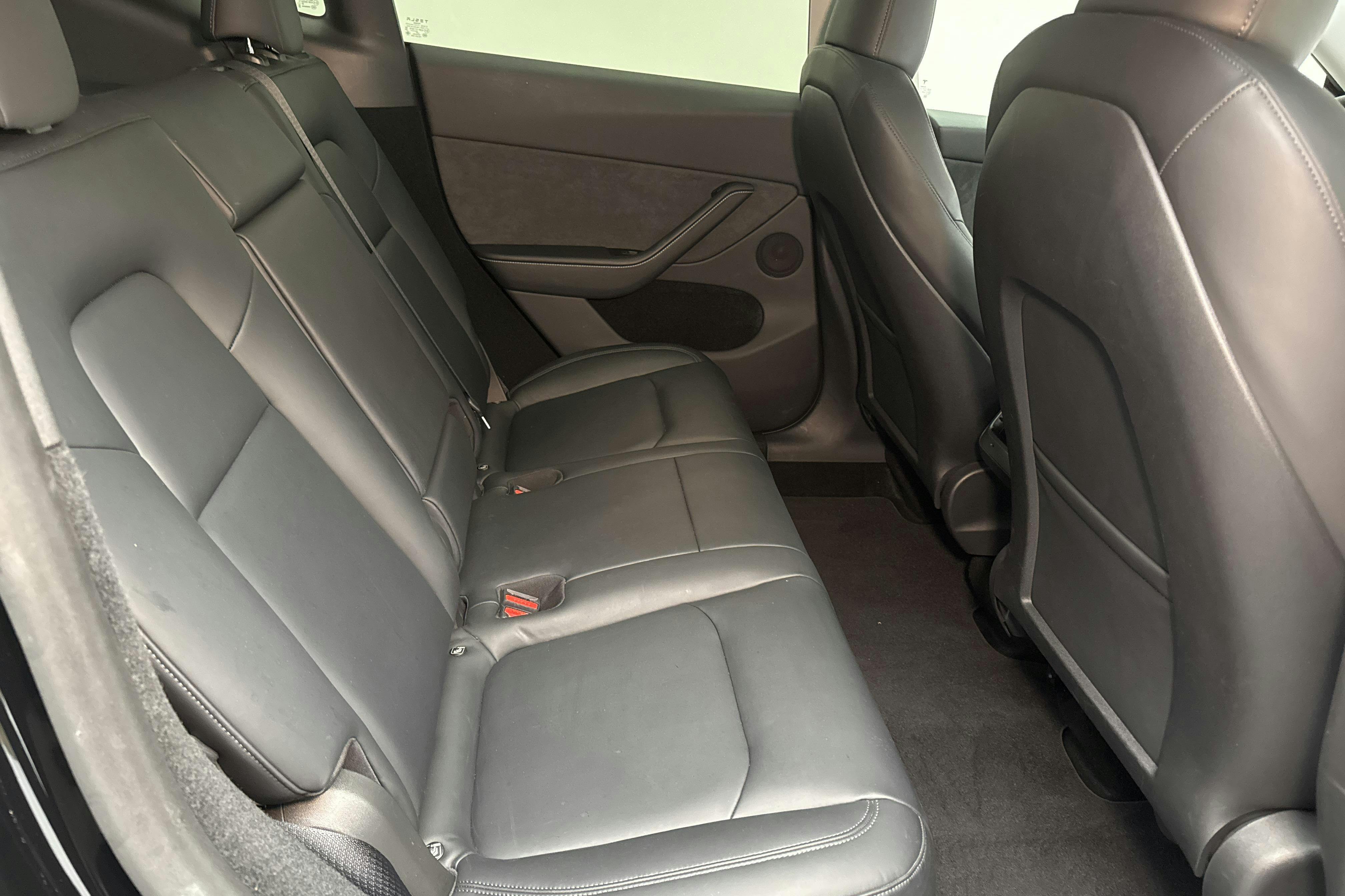 Tesla Model Y Performance Dual Motor AWD - 1 346 mil - Automat - svart - 2024