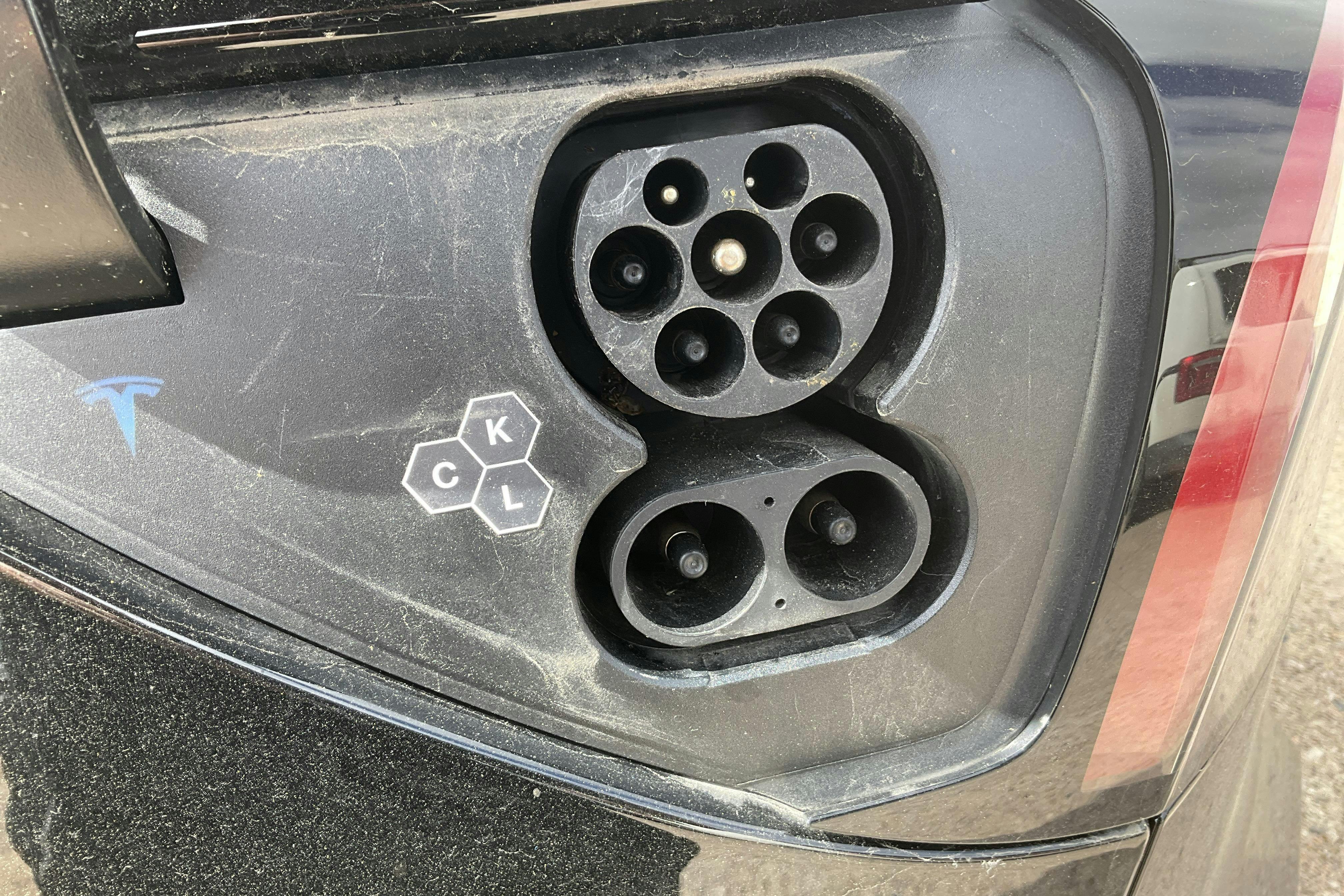 Tesla Model Y Performance Dual Motor AWD - 1 346 mil - Automat - svart - 2024
