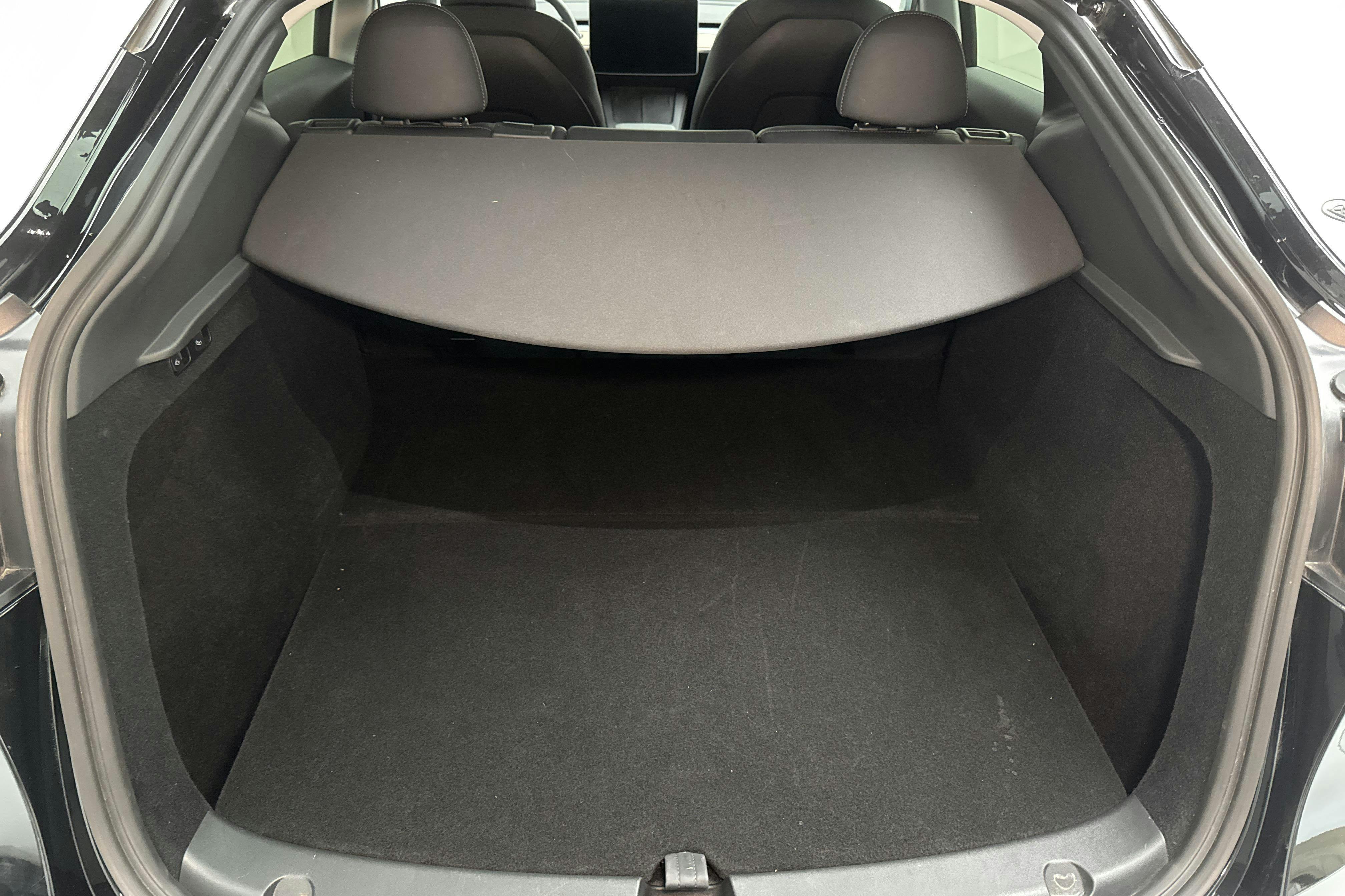 Tesla Model Y Performance Dual Motor AWD - 1 346 mil - Automat - svart - 2024