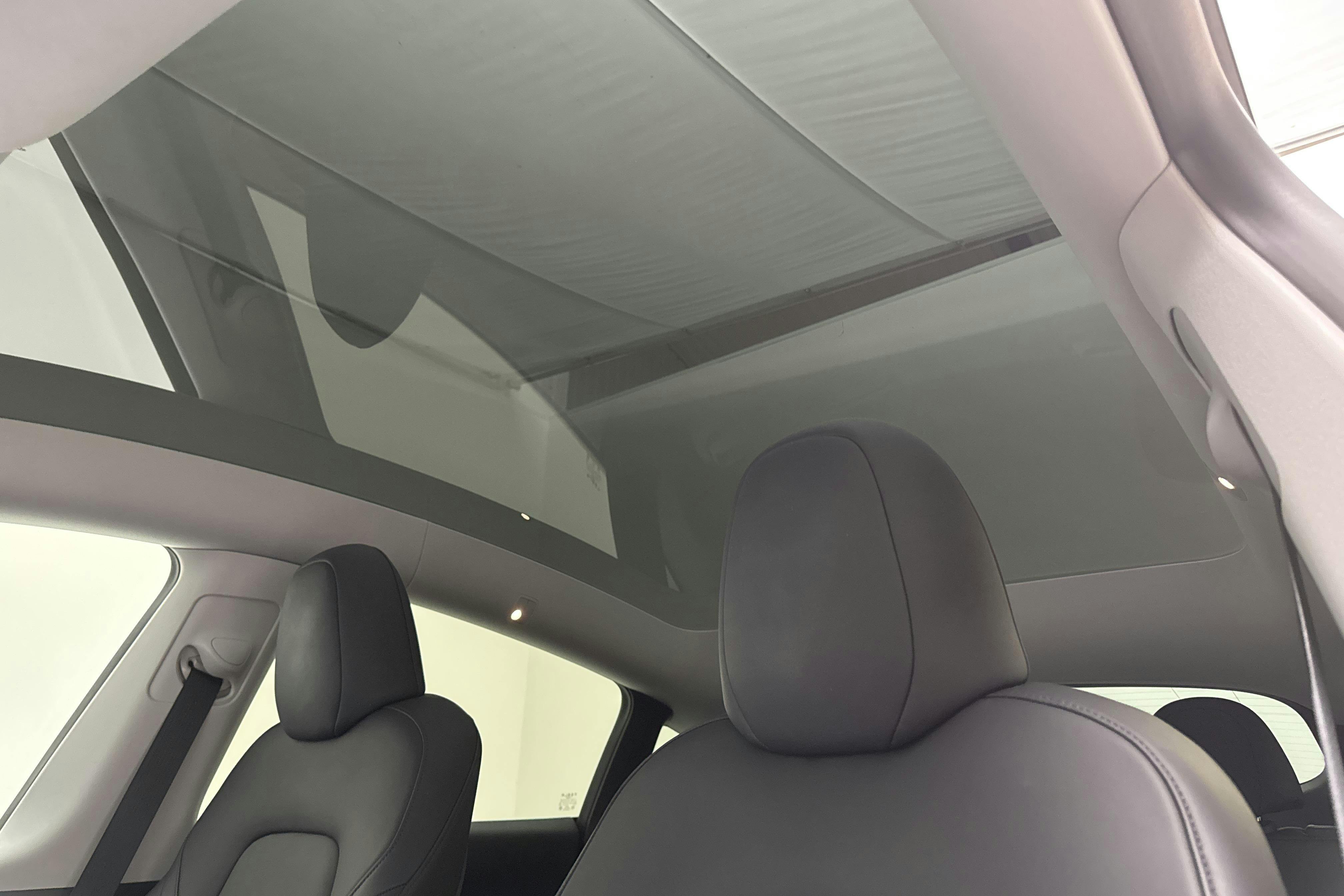 Tesla Model Y Performance Dual Motor AWD - 1 346 mil - Automat - svart - 2024