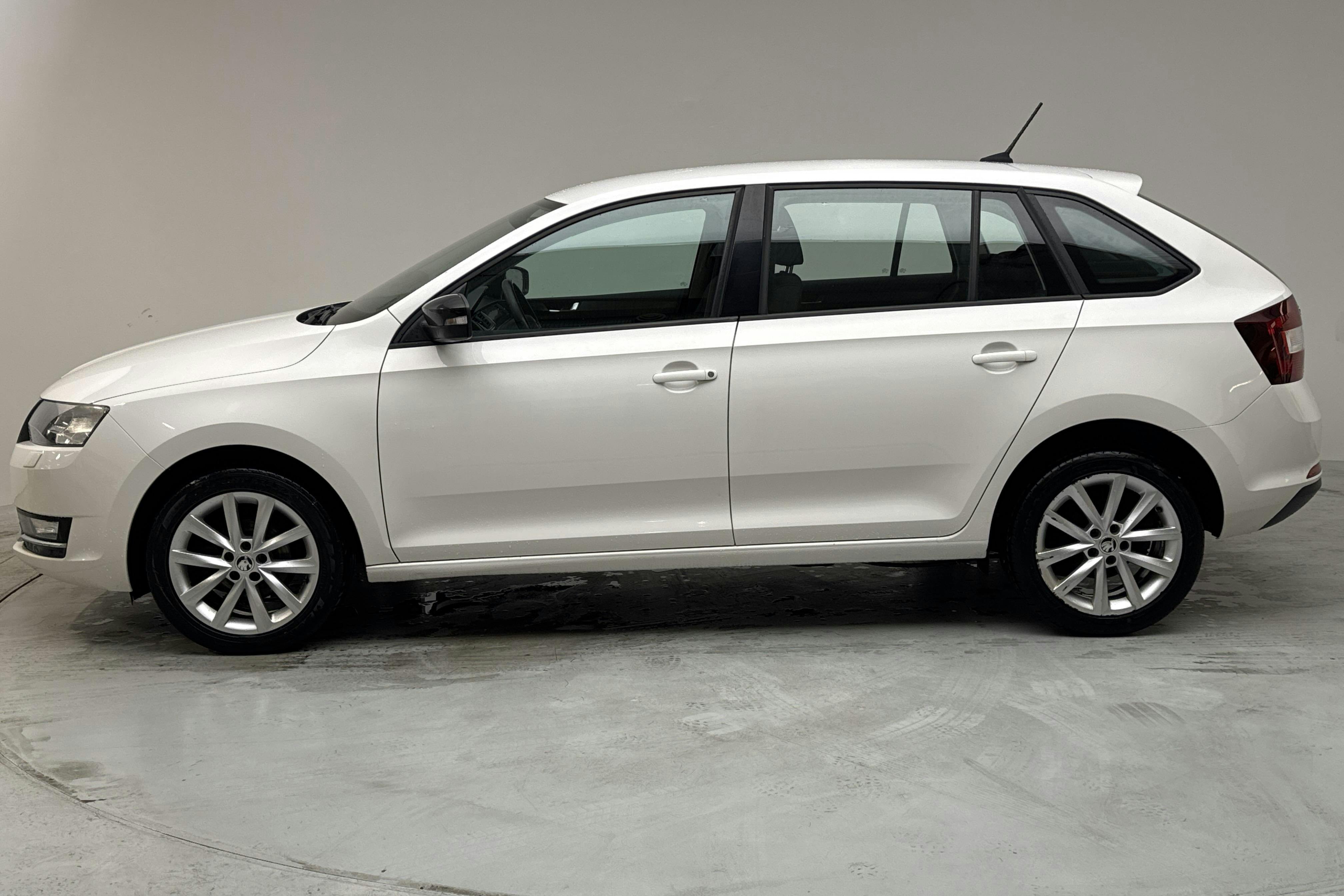 Skoda Rapid 1.4 TDI Spaceback (90hk) - 7 712 mil - Manuell - vit - 2018
