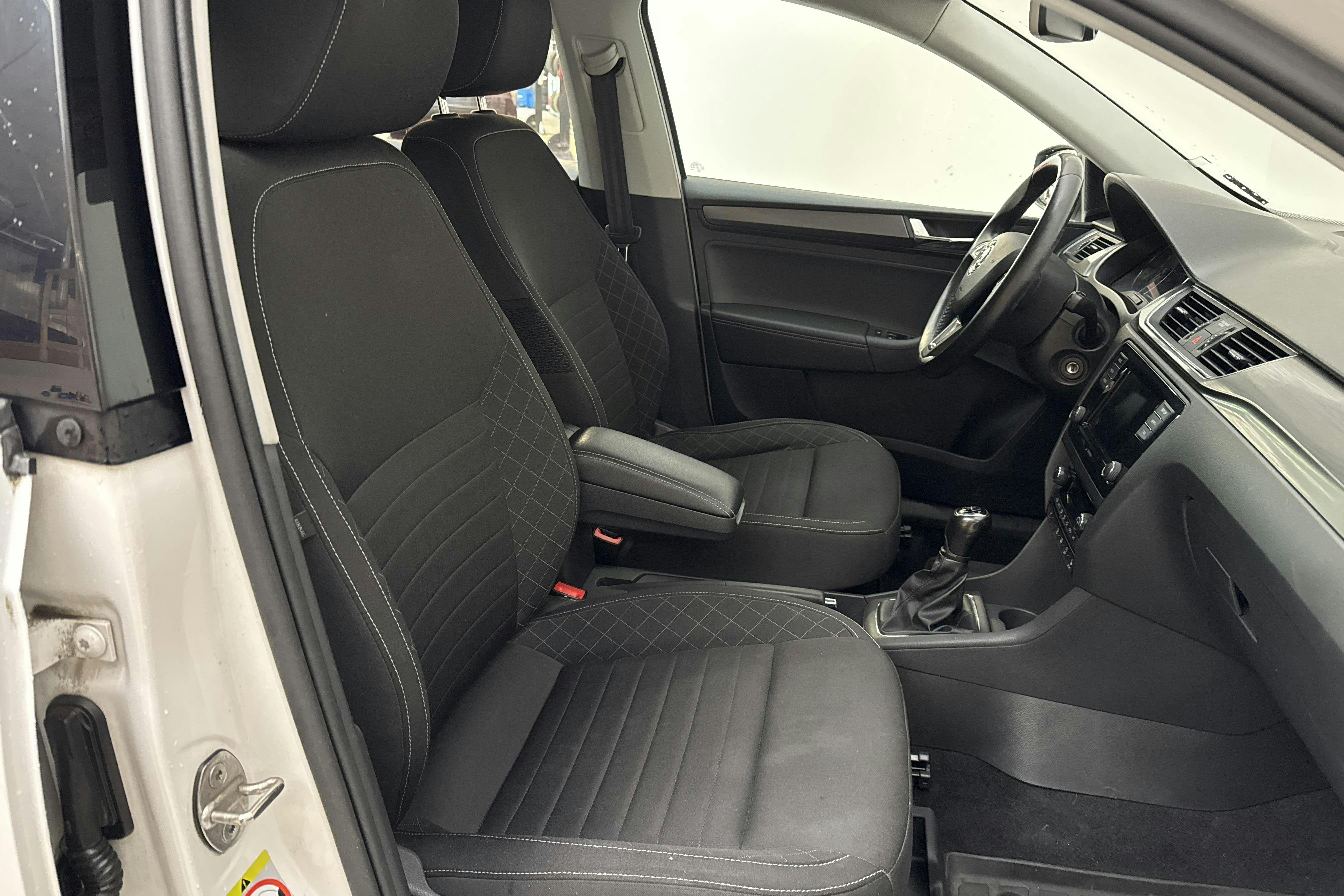 Skoda Rapid 1.4 TDI Spaceback (90hk) - 7 712 mil - Manuell - vit - 2018