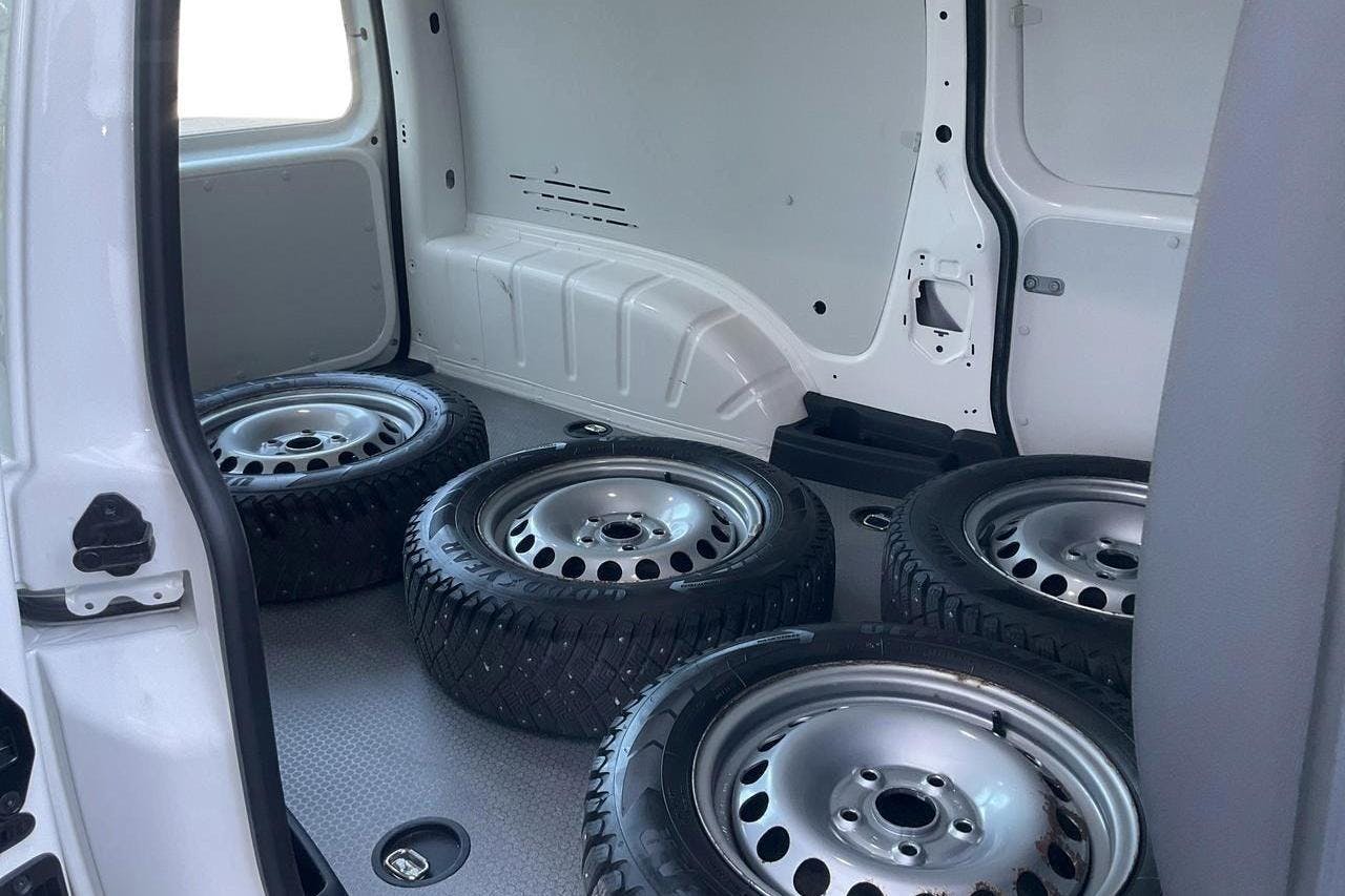 VW Caddy 2.0 TDI Maxi Skåp (102hk) - 1 310 mil - Automat - vit - 2020