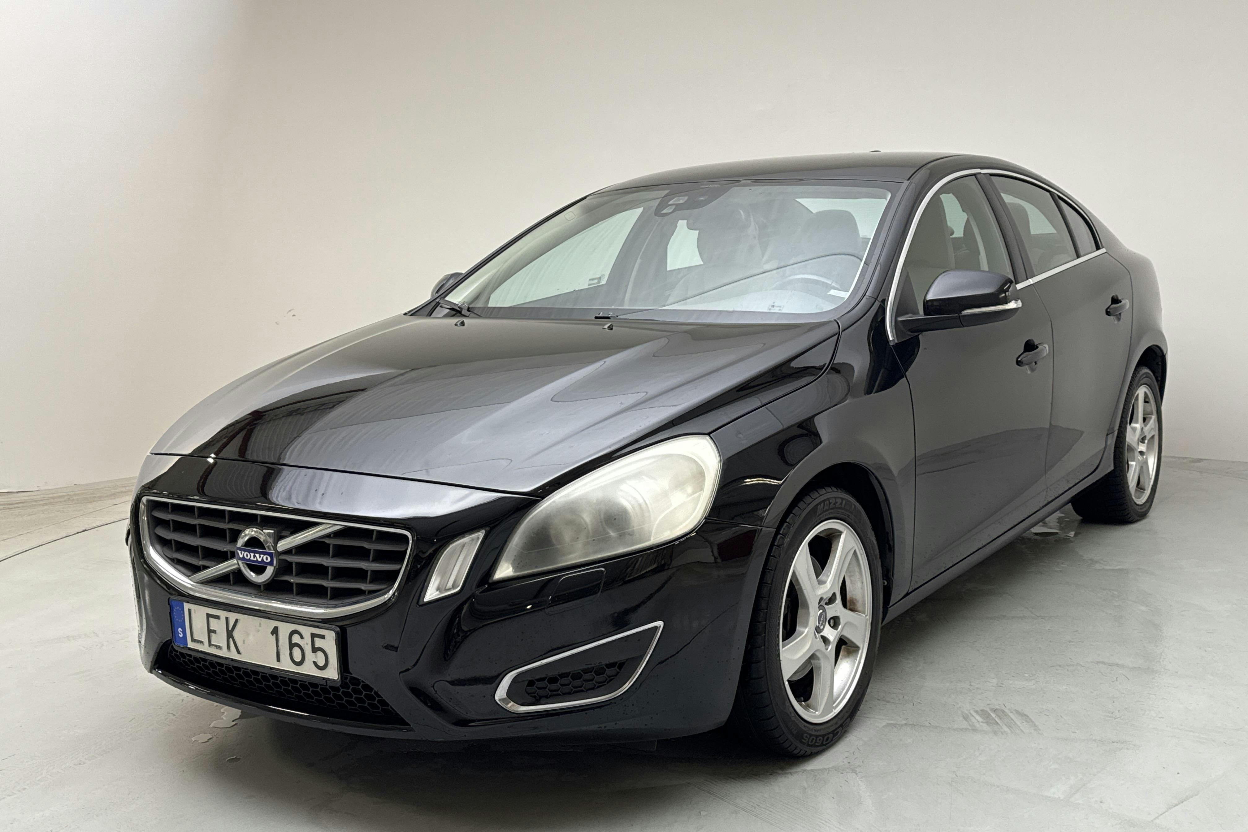Volvo S60 T3 (150hk) - 18 191 mil - Manuell - svart - 2011