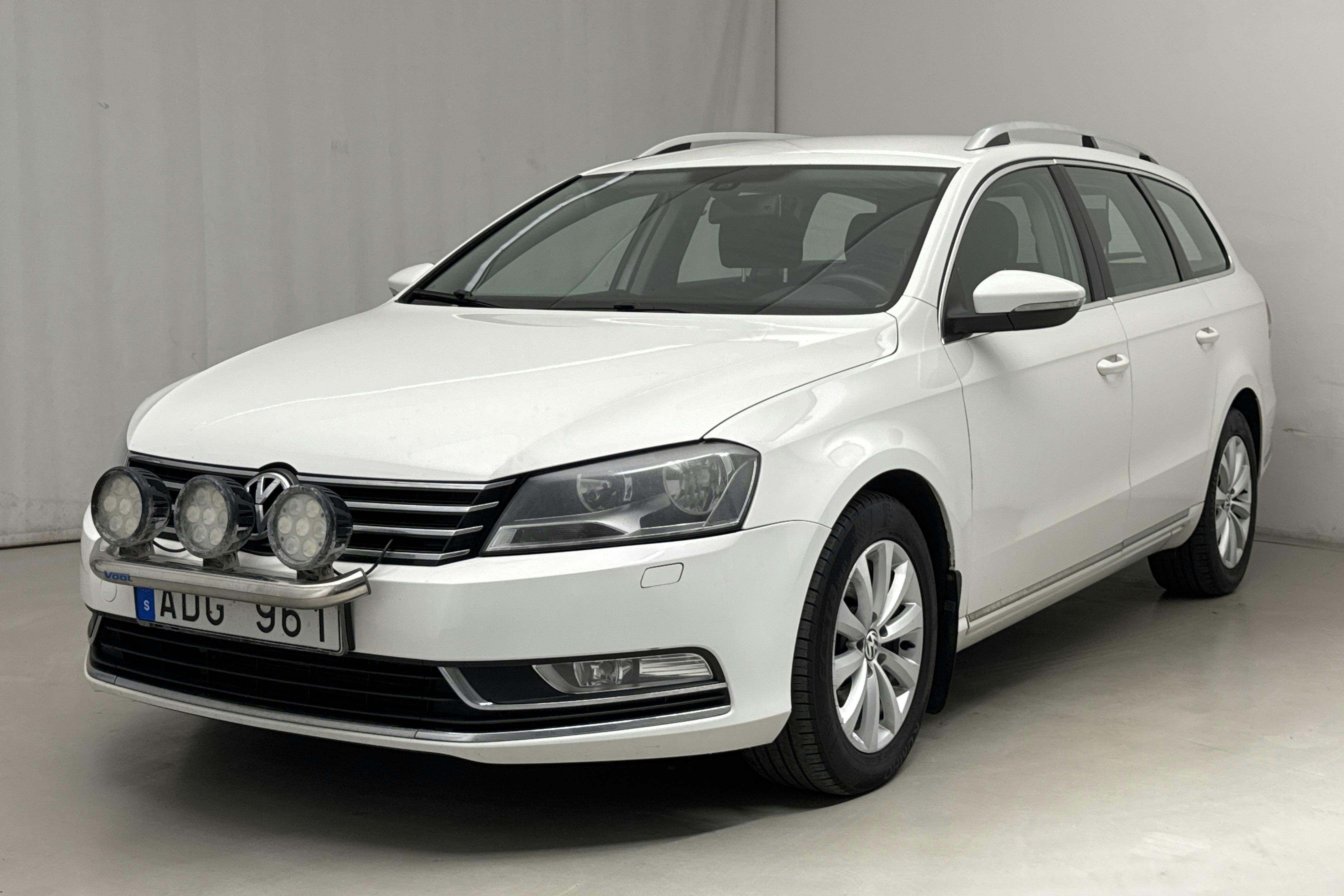 VW Passat 2.0 TDI BlueMotion Technology Variant 4Motion (140hk) - 17 098 mil - Manuell - vit - 2014