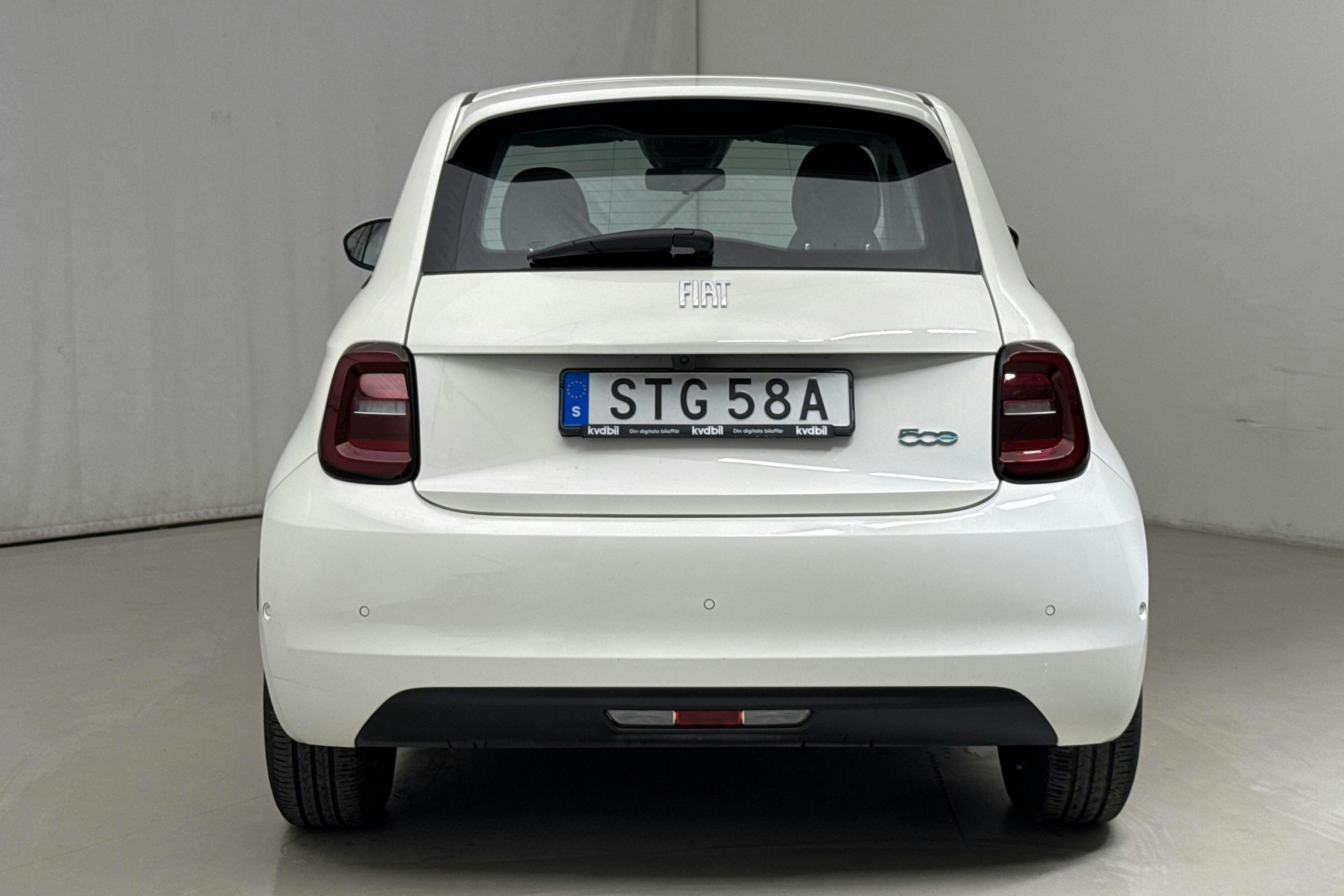 Fiat 500e (118hk) - 734 mil - Automat - vit - 2023