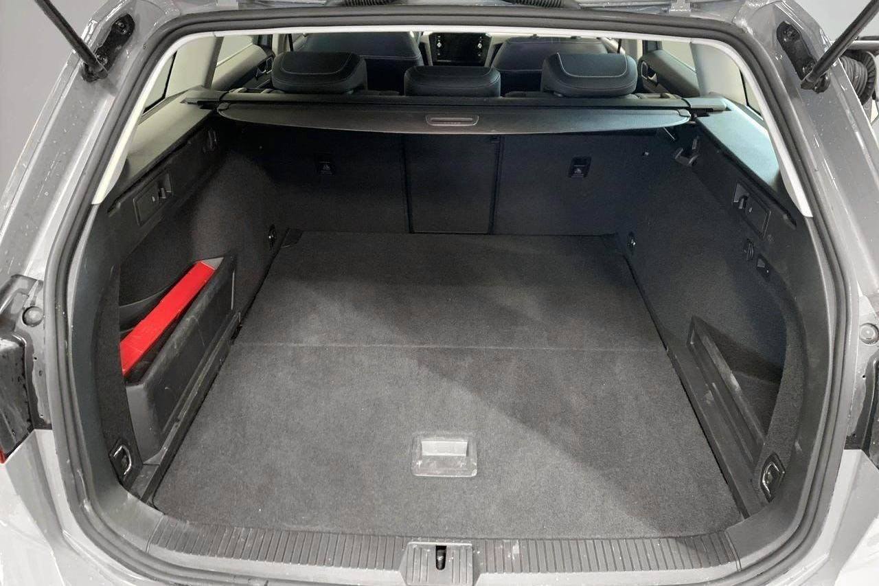 VW Passat Alltrack 2.0 TDI Sportscombi 4Motion (200hk) - 3 532 mil - Automat - grå - 2024
