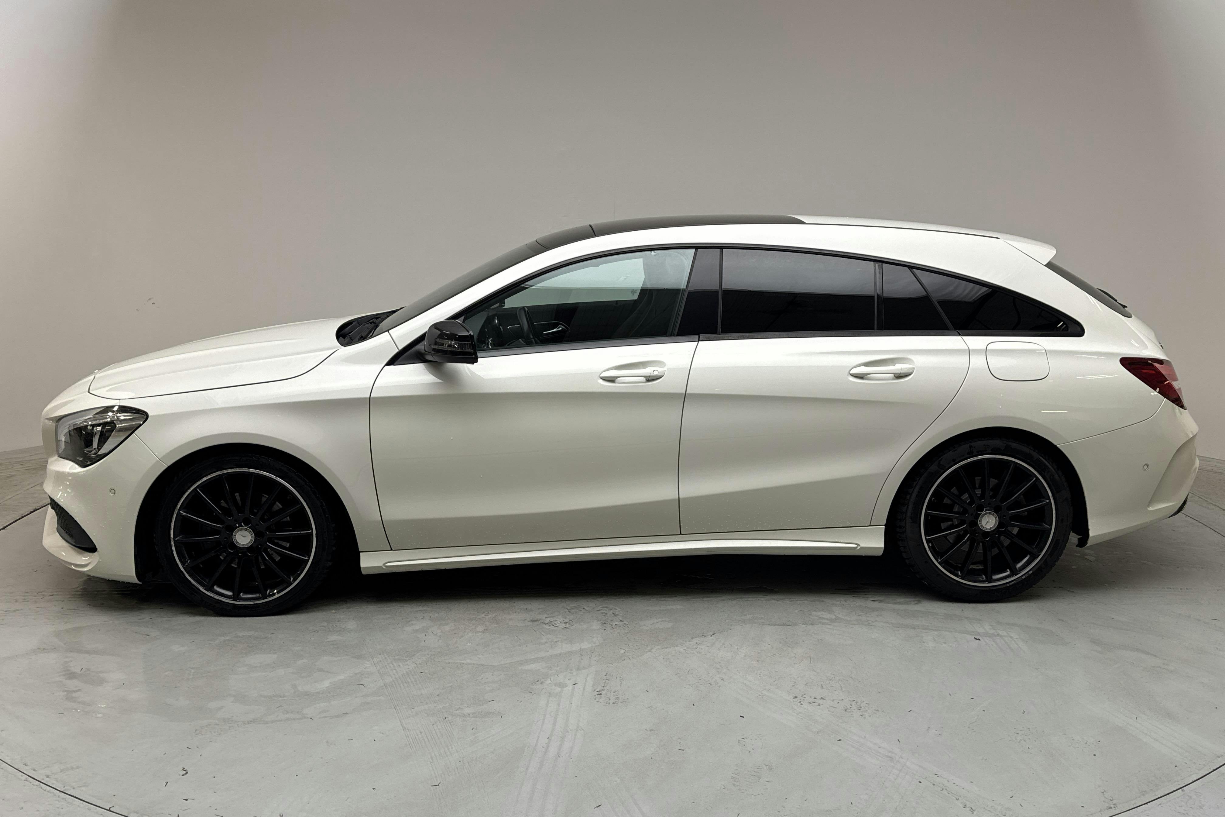 Mercedes CLA 200 d Shooting Brake X117 (136hk) - 10 814 mil - Automat - vit - 2017