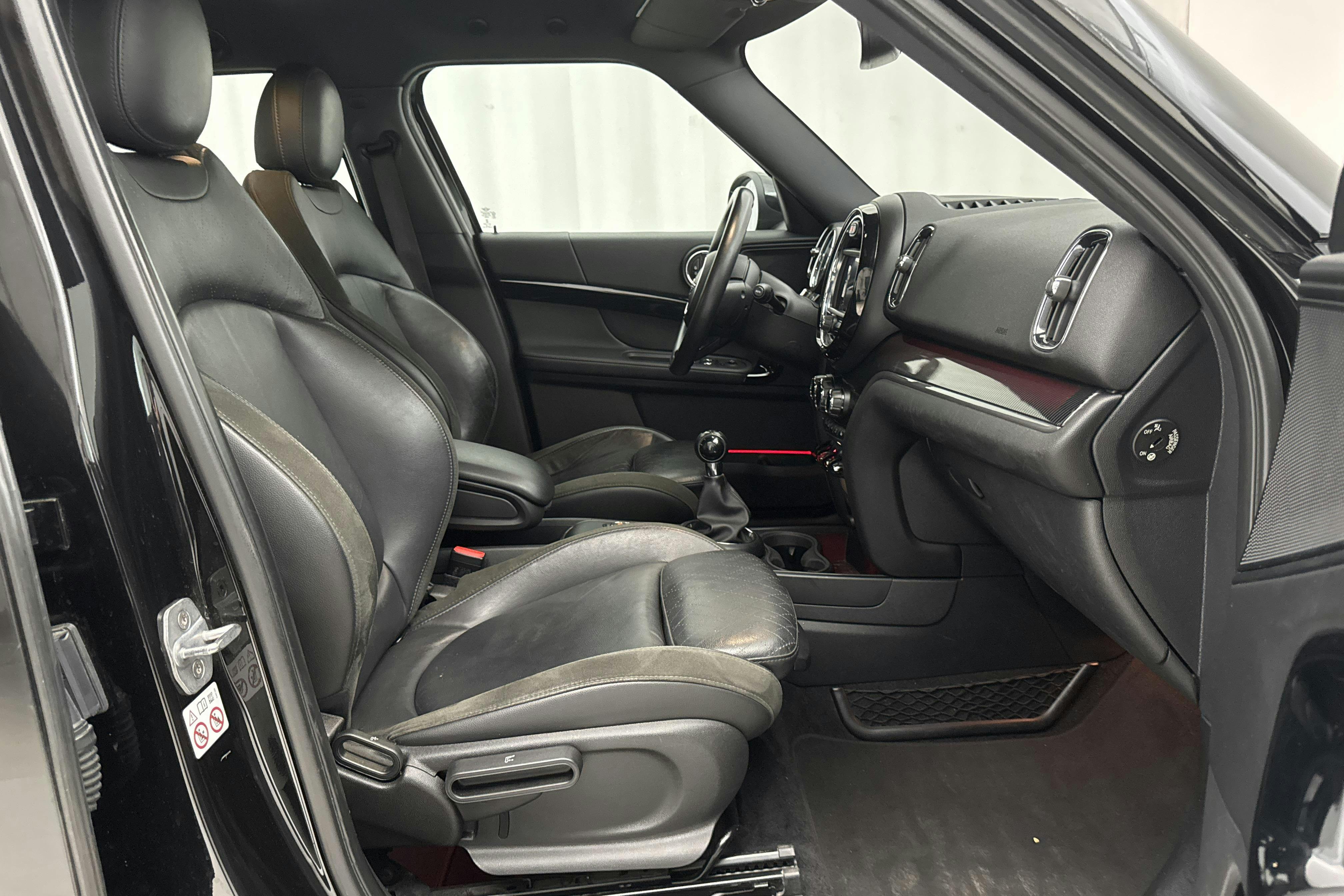 MINI Cooper ALL4 Countryman, F60 (136hk) - 10 985 mil - Manuell - svart - 2018