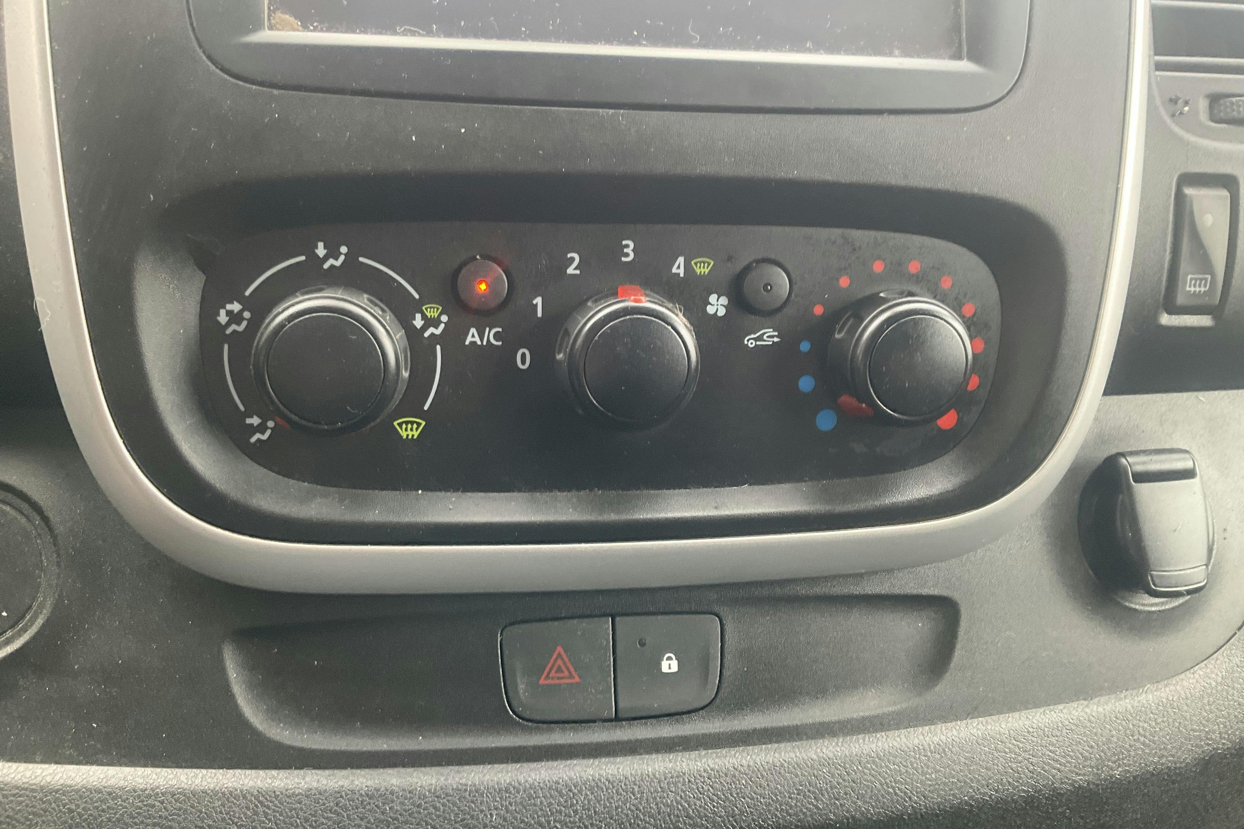 Renault Trafic 1.6 dCi Skåp (125hk) - 138 330 km - Manual - white - 2019