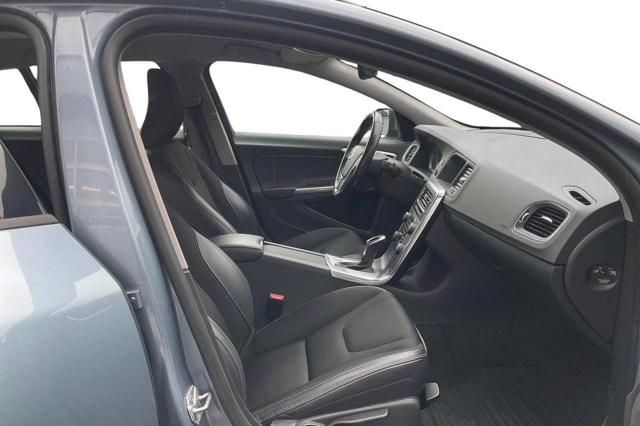 Volvo V60 T3 (152hk) - 17 382 mil - Automat - Light Blue - 2018