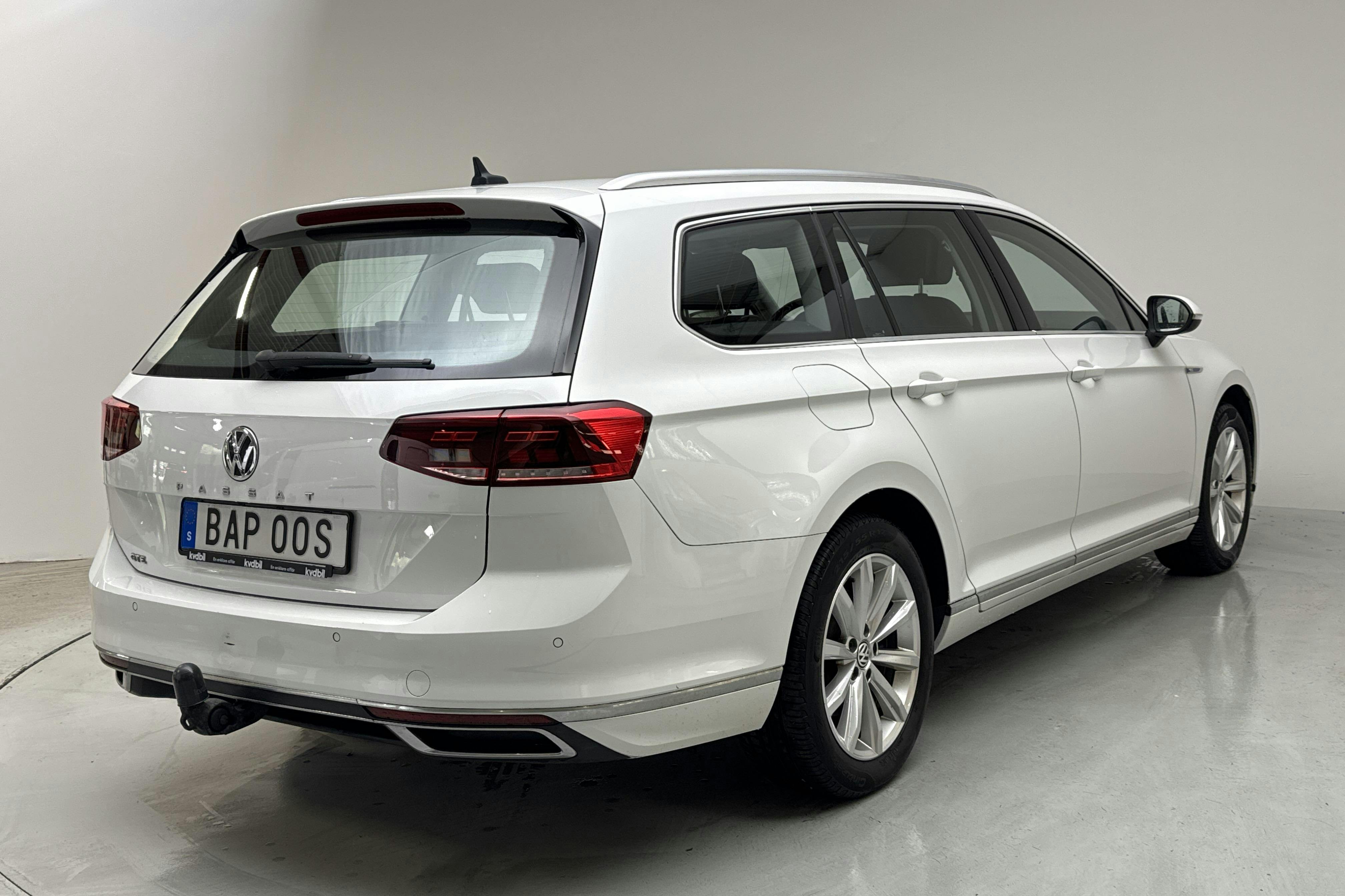 VW Passat 1.4 GTE Sportscombi (218hk) - 10 081 mil - Automat - vit - 2020