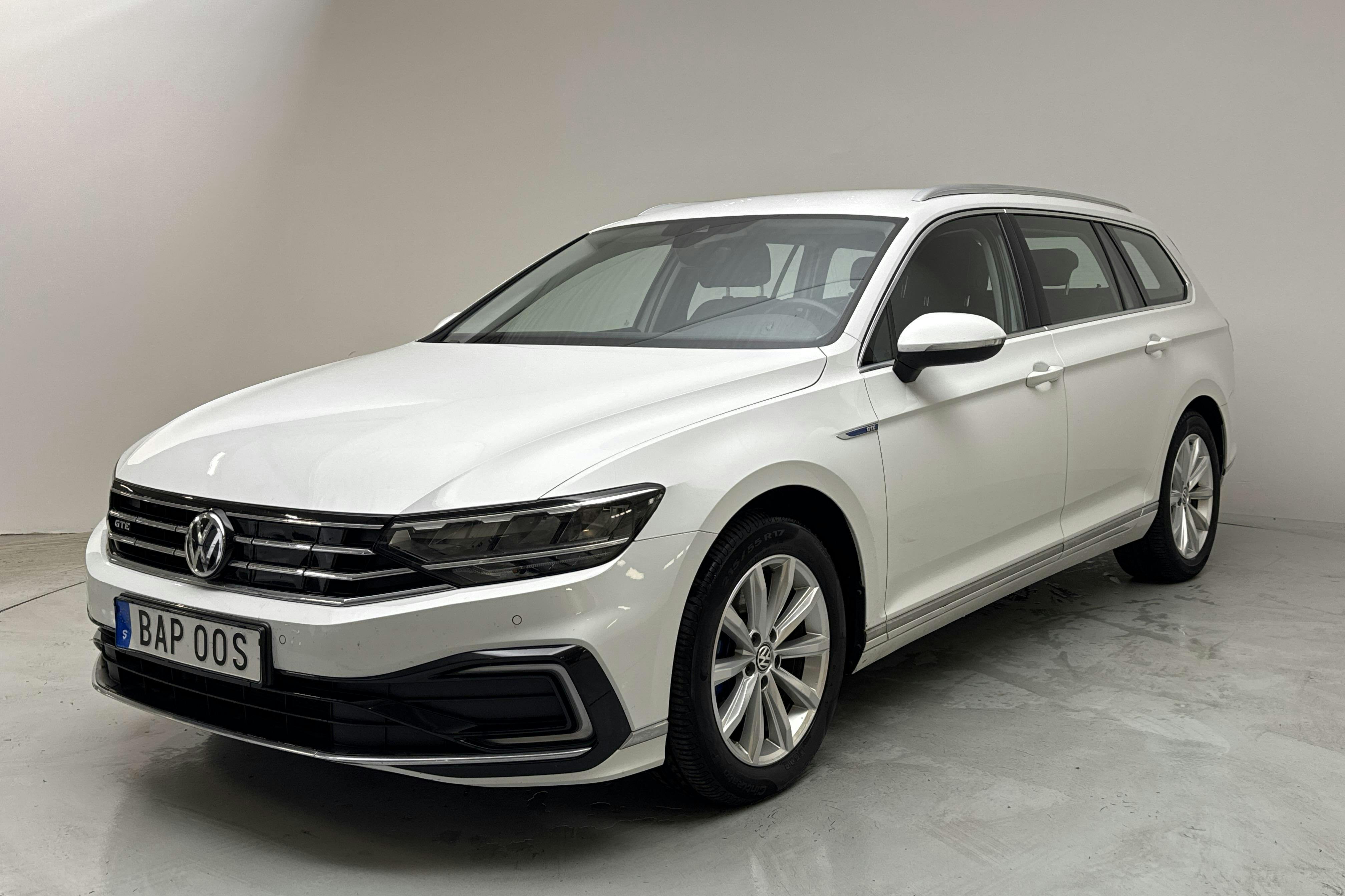 VW Passat 1.4 GTE Sportscombi (218hk) - 10 081 mil - Automat - vit - 2020