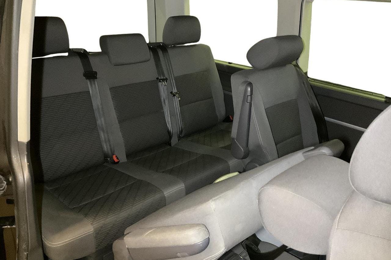 VW Multivan T5 2.0 TDI 4MOTION (140hk) - 15 898 mil - Manuell - svart - 2010