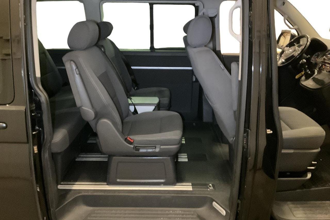 VW Multivan T5 2.0 TDI 4MOTION (140hk) - 15 898 mil - Manuell - svart - 2010