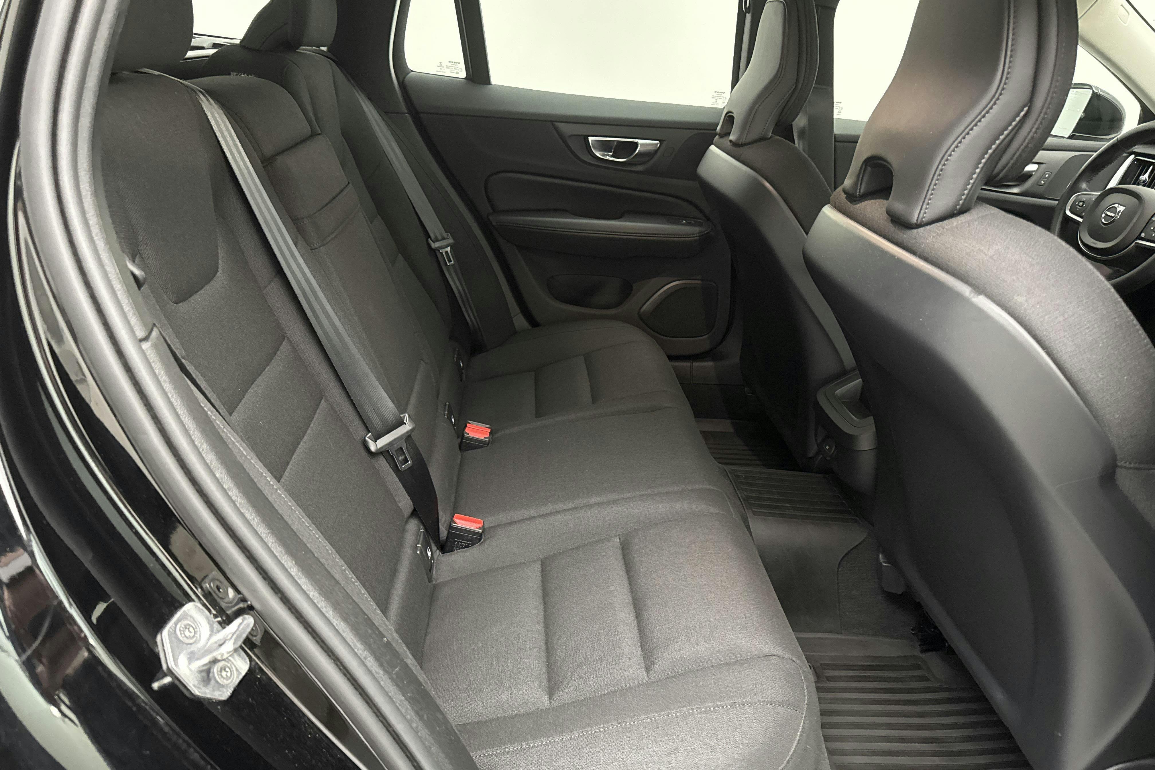 Volvo V60 B4 Mildhybrid, Diesel (197hk) - 6 992 mil - Automat - svart - 2022