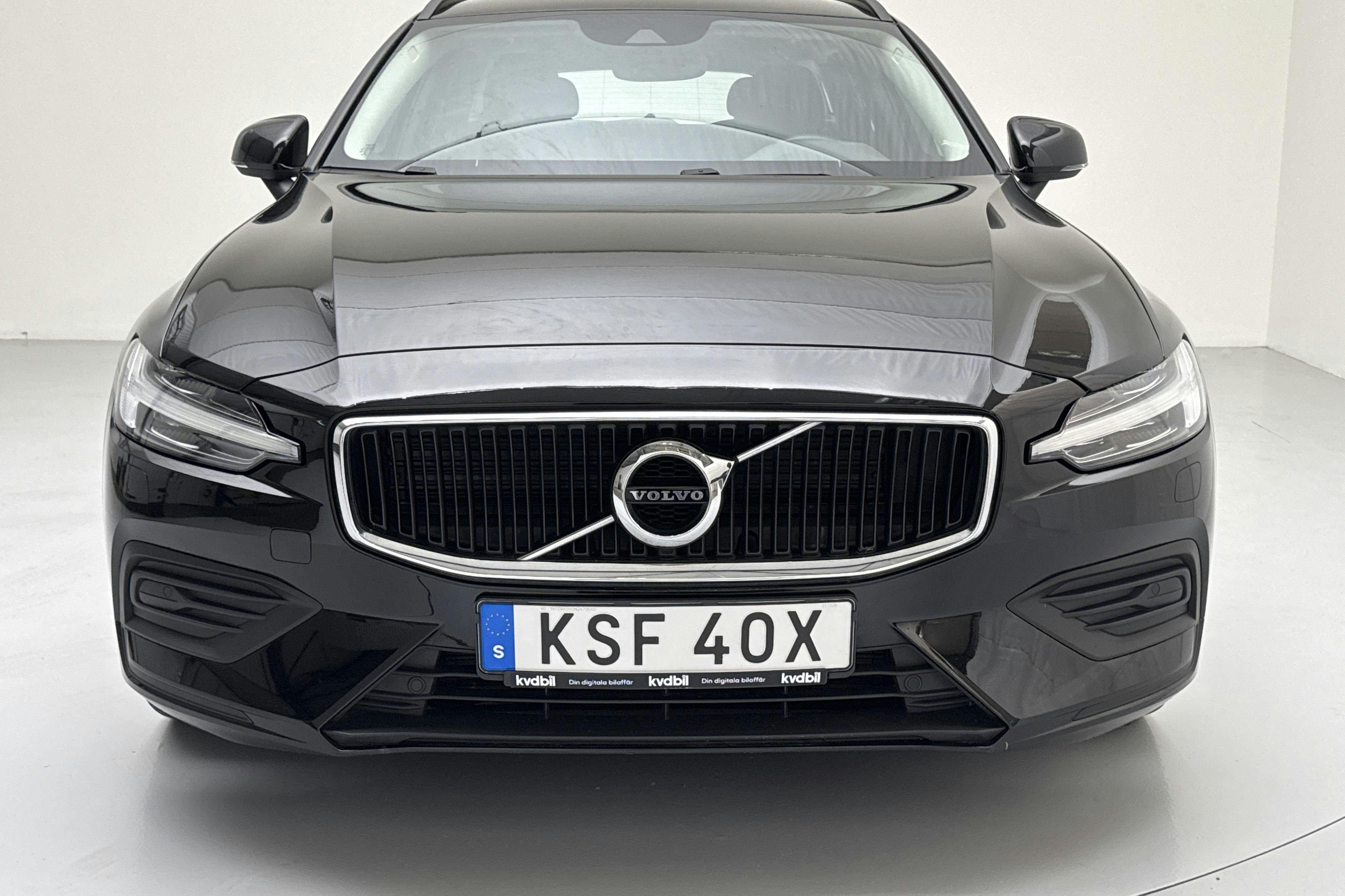 Volvo V60 B4 Mildhybrid, Diesel (197hk) - 6 992 mil - Automat - svart - 2022