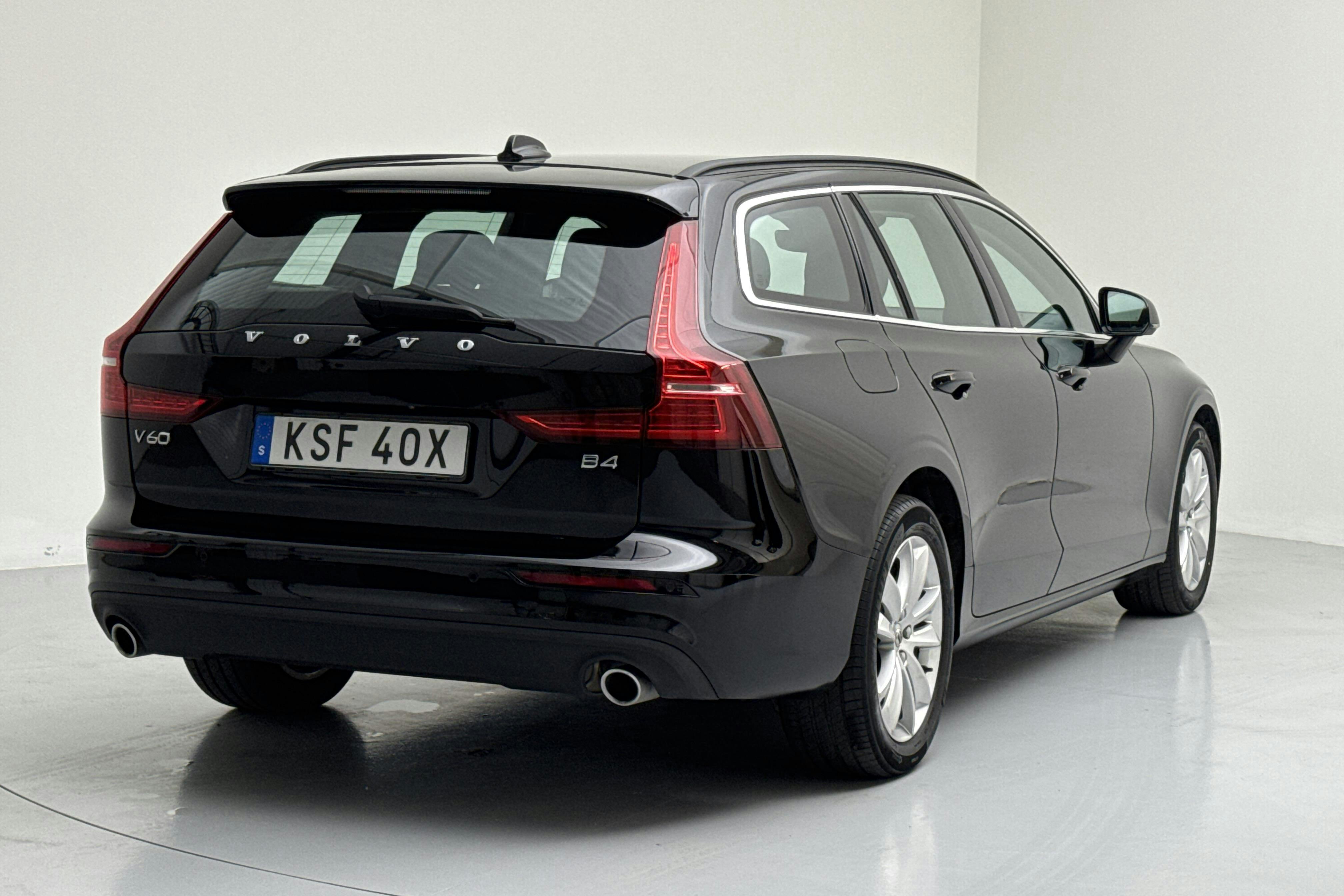 Volvo V60 B4 Mildhybrid, Diesel (197hk) - 6 992 mil - Automat - svart - 2022